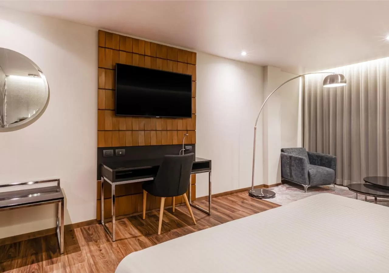 Communal lounge/ TV room, Bed in Hotel Real del Rio