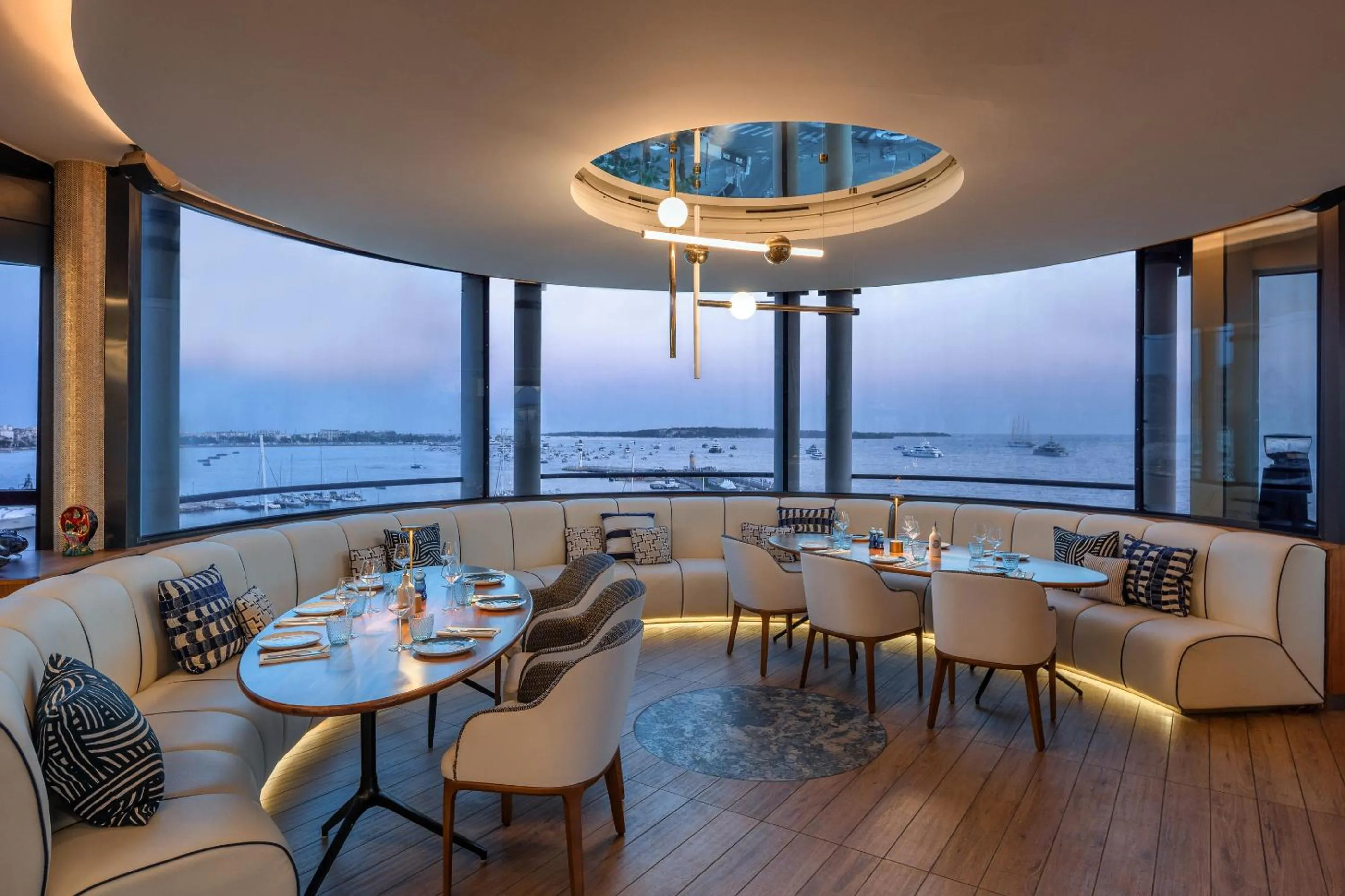 Restaurant/places to eat in Canopy by Hilton Cannes