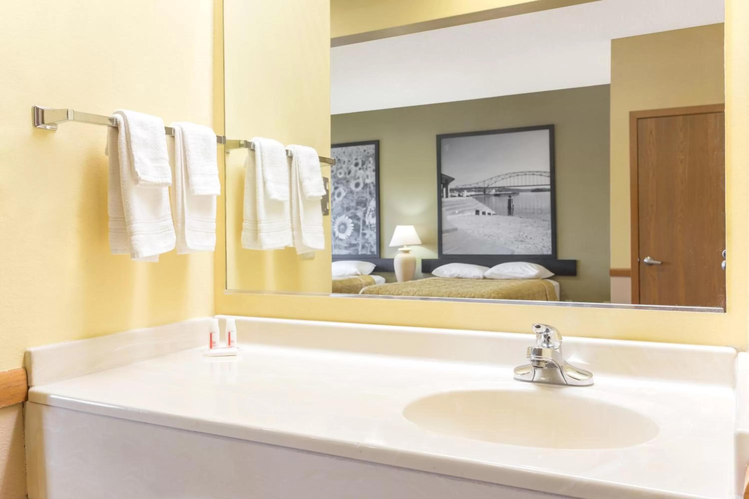 Super 8 by Wyndham Osage