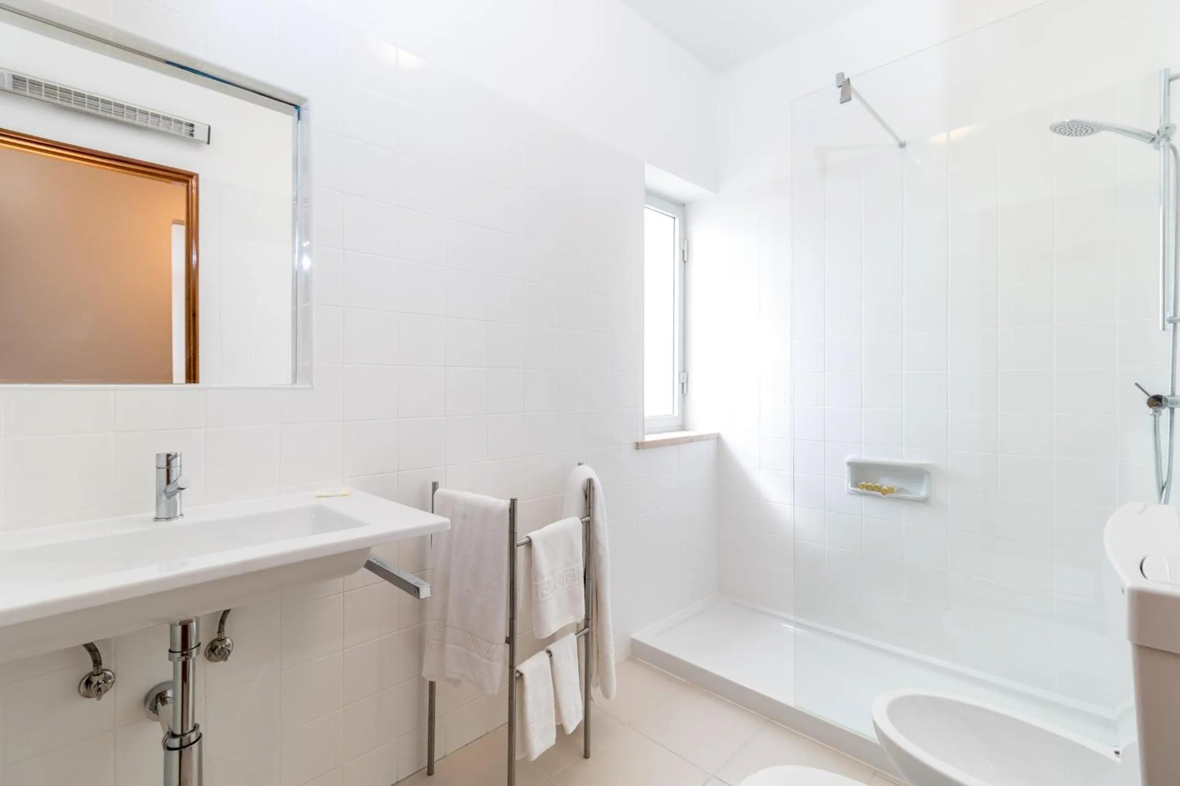 Bathroom in Apartamentos Turisticos Pinhal Da Marina