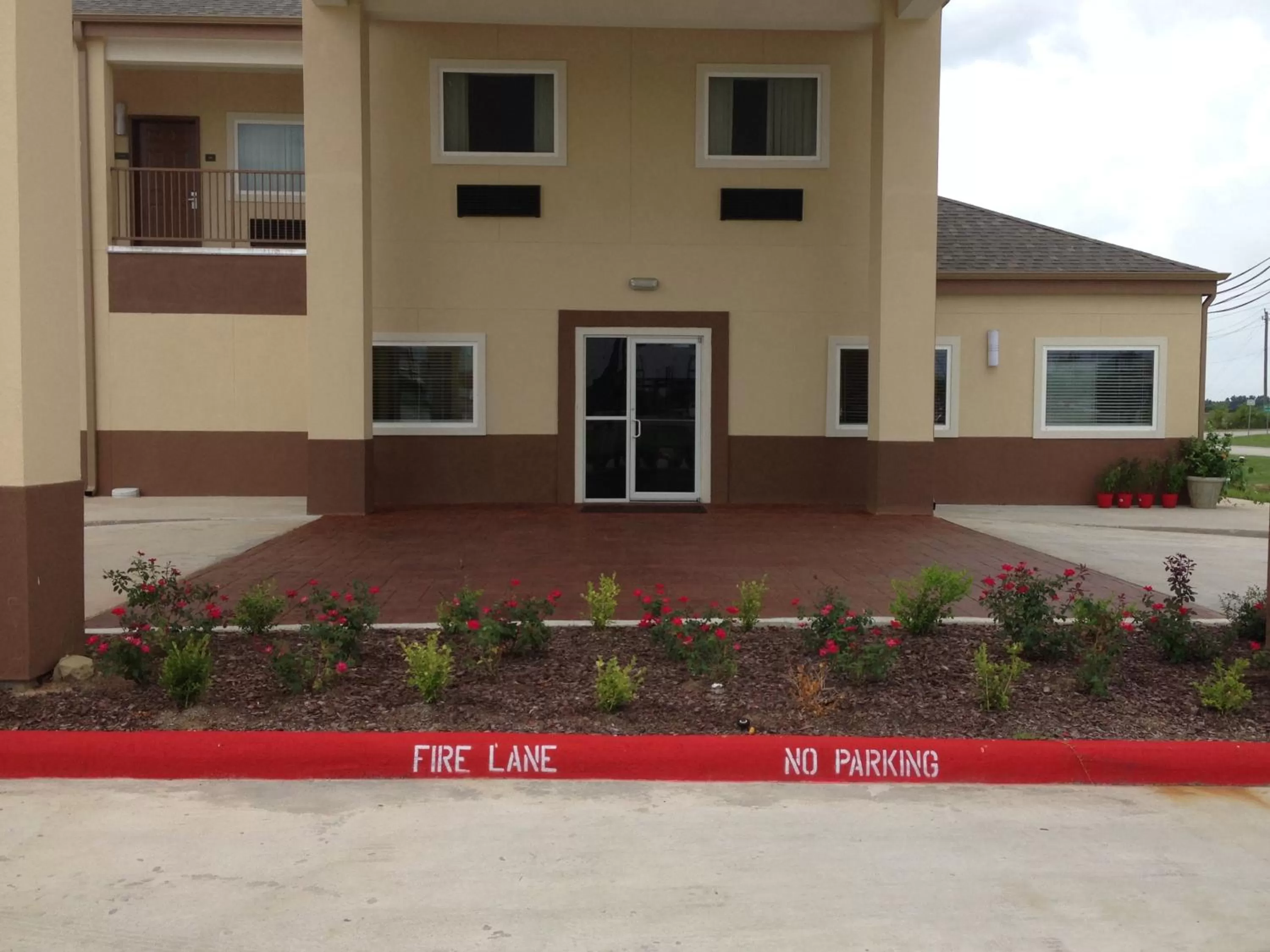 Facade/entrance in Express Inn