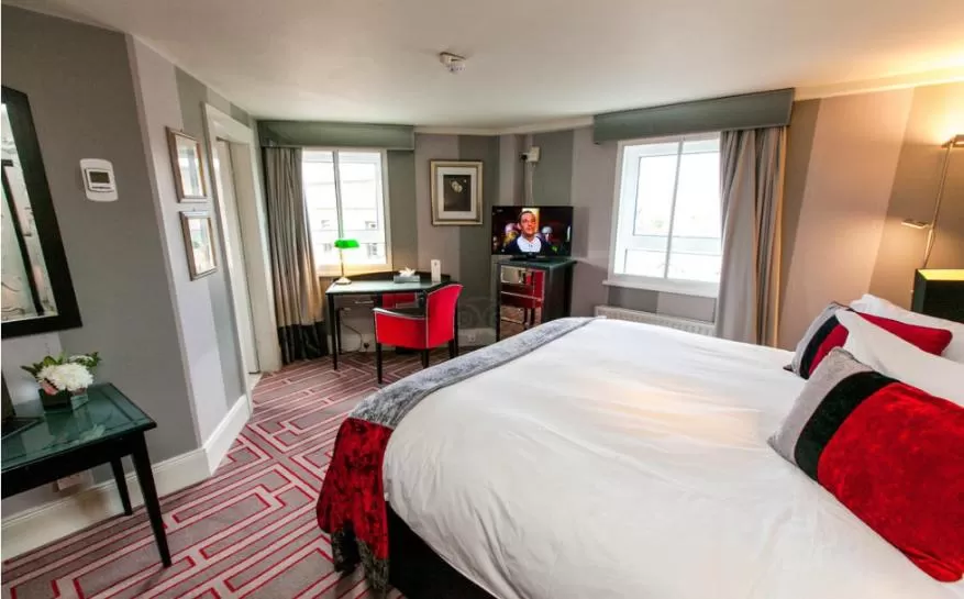 Photo of the whole room, Bed in Benedicts Hotel