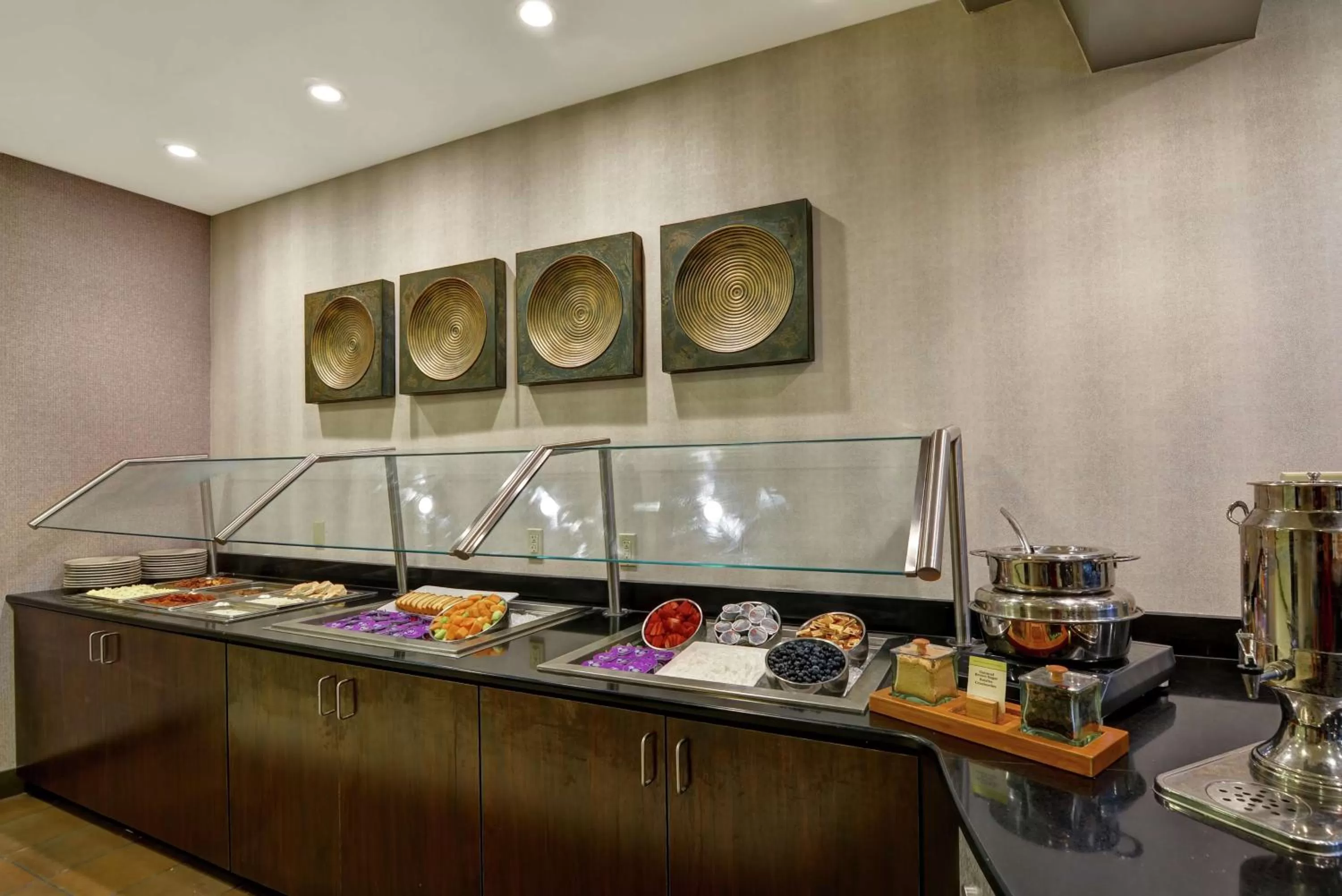 Breakfast in DoubleTree by Hilton Hotel Baton Rouge