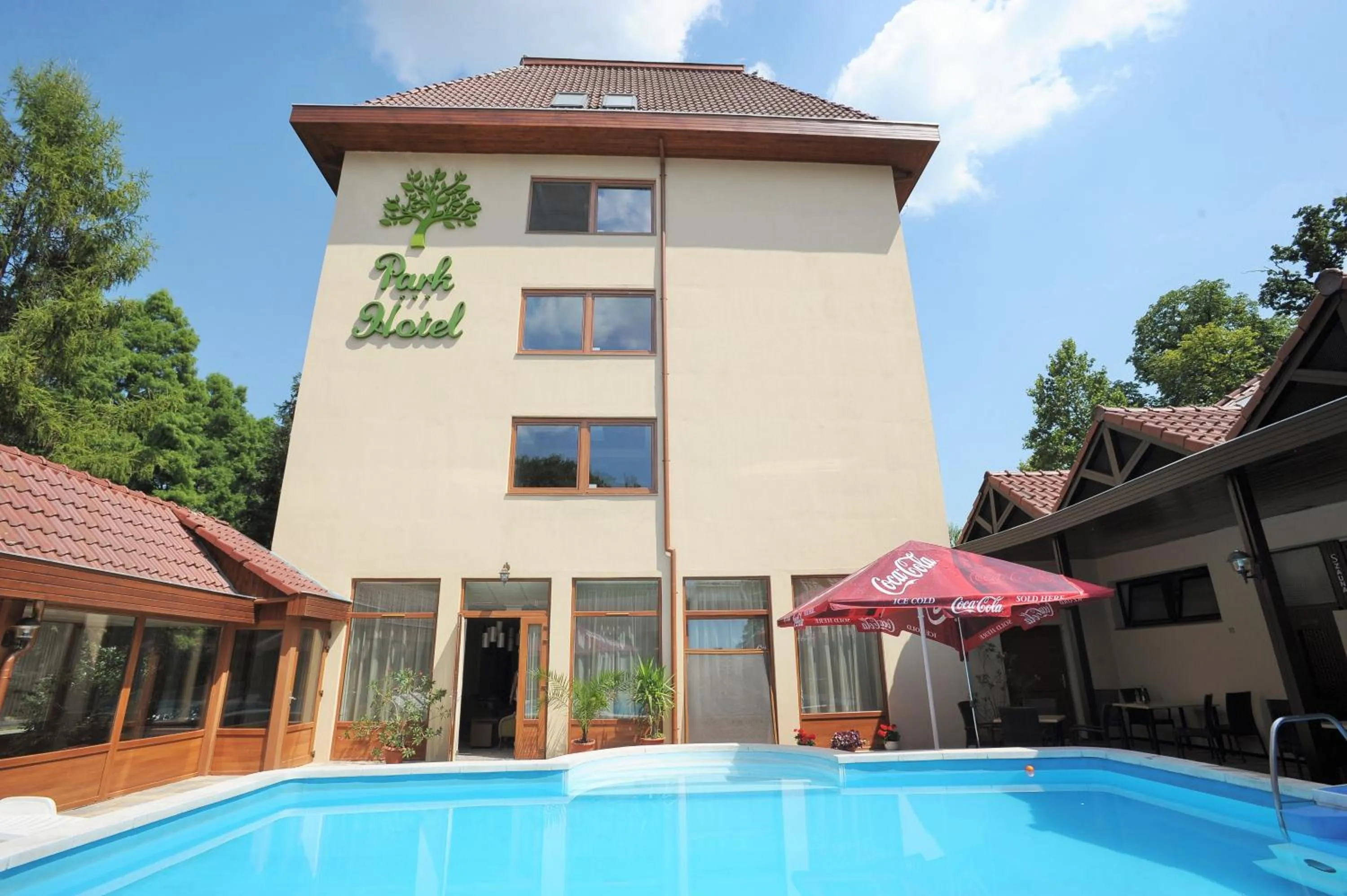 Swimming pool in Park Hotel Gyula