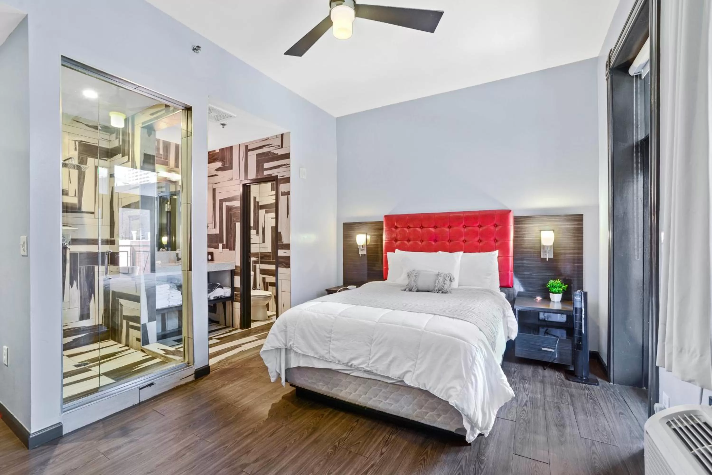 Photo of the whole room, Bed in Good Hotels Downtown Denver