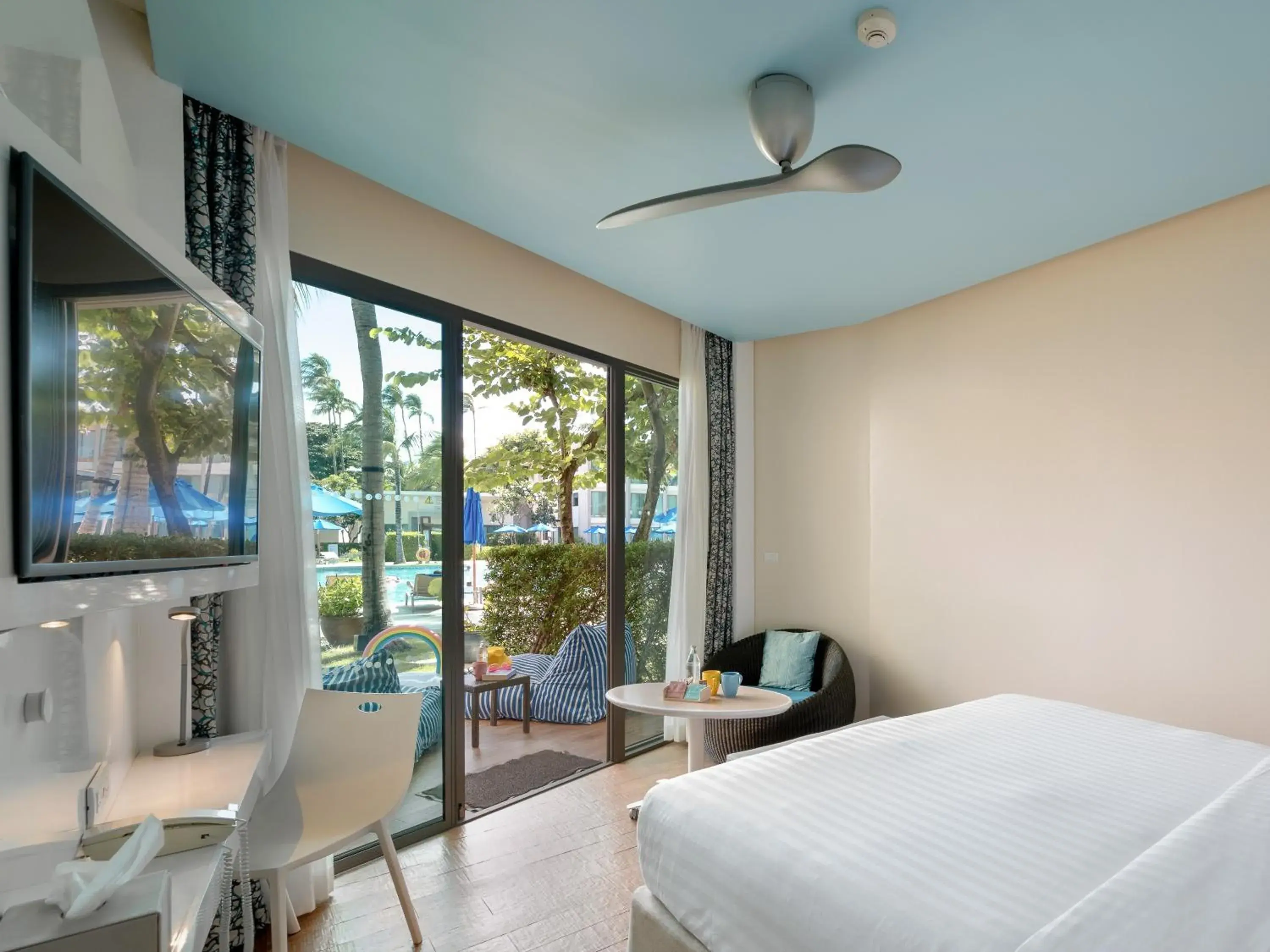 Deluxe Pool King in OZO Chaweng Samui Deluxe Pool King in OZO Chaweng Samui