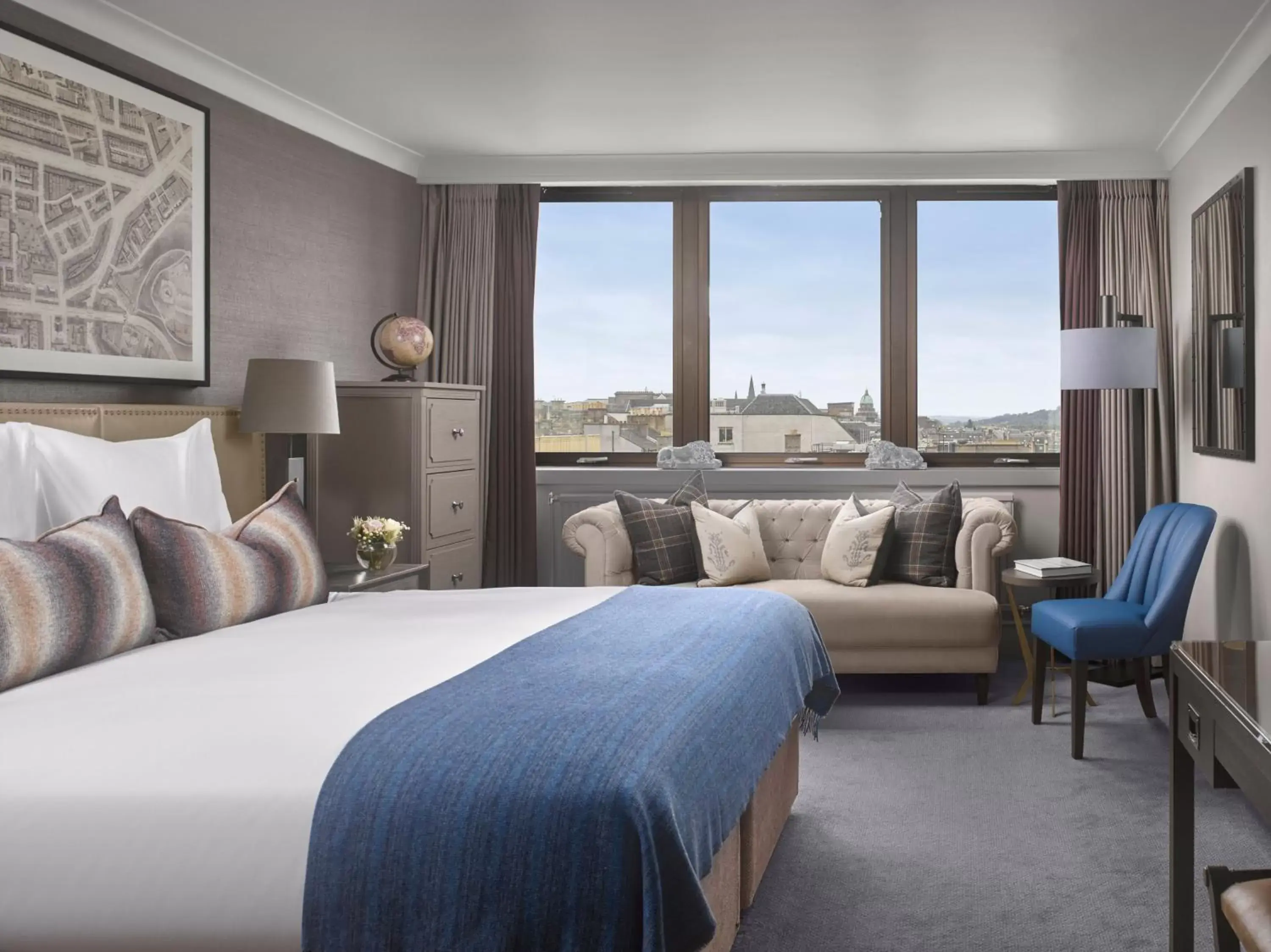 Premium King Room with City View in InterContinental Edinburgh The George by IHG Premium King Room with City View in InterContinental Edinburgh The George by IHG