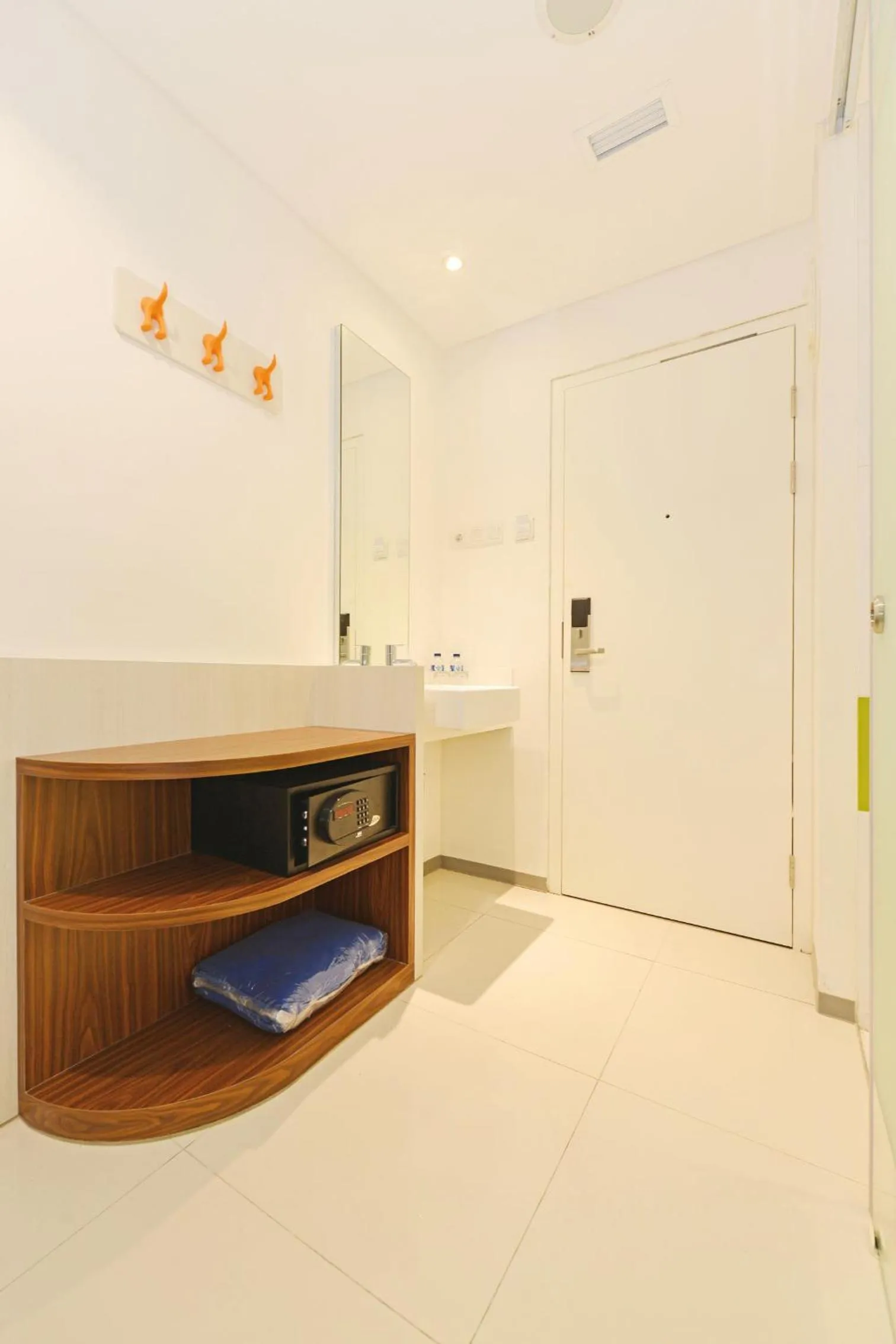 Area and facilities in POP! Hotel Pasar Baru Jakarta