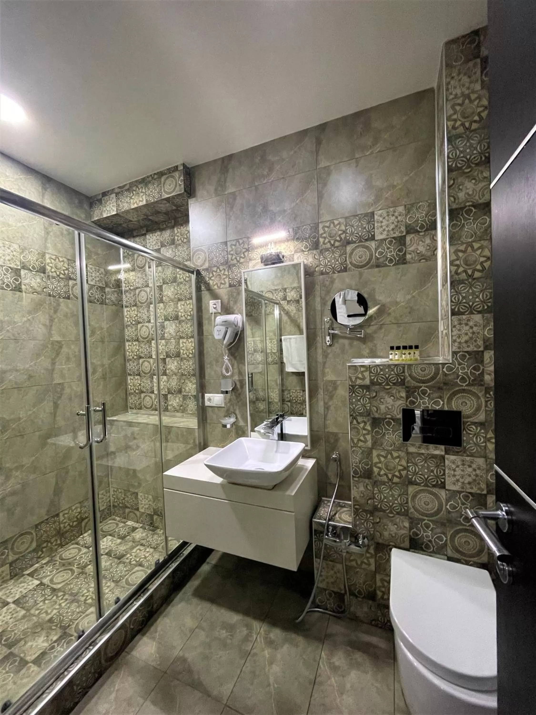 Shower in Hotel Aivani Old Tbilisi