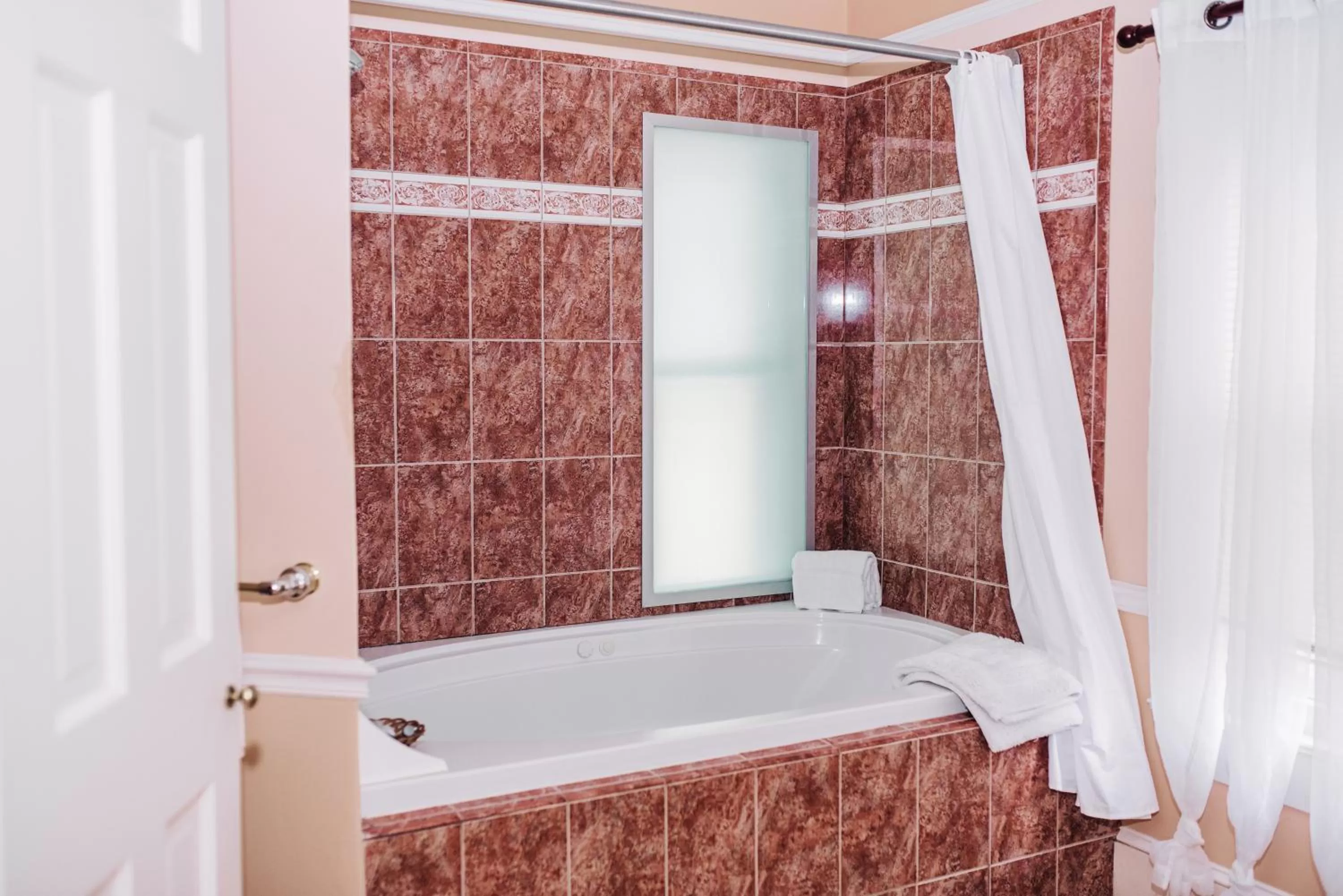 Shower in Benn Conger Inn