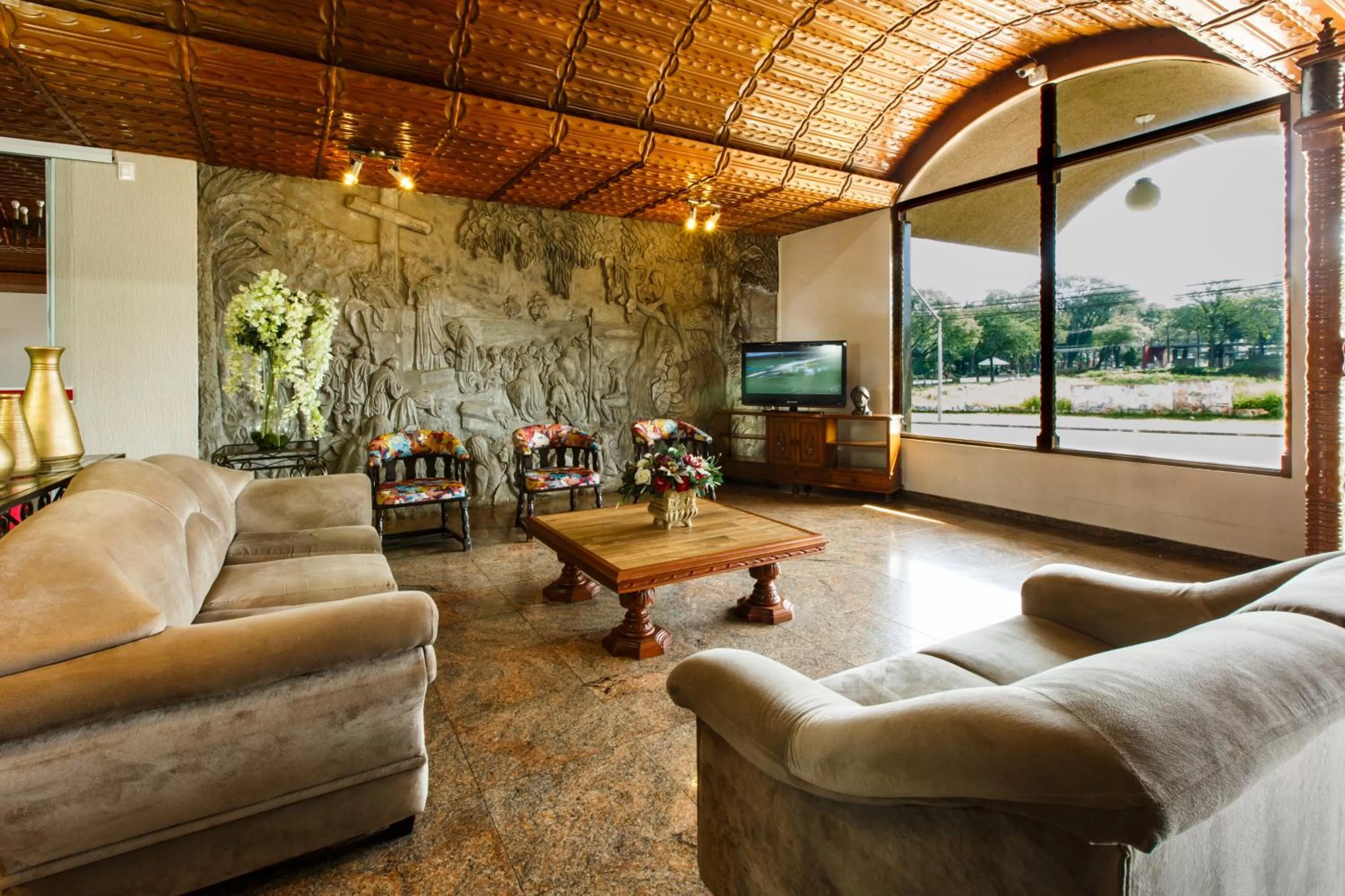 Communal lounge/ TV room in Rede Andrade Mirante