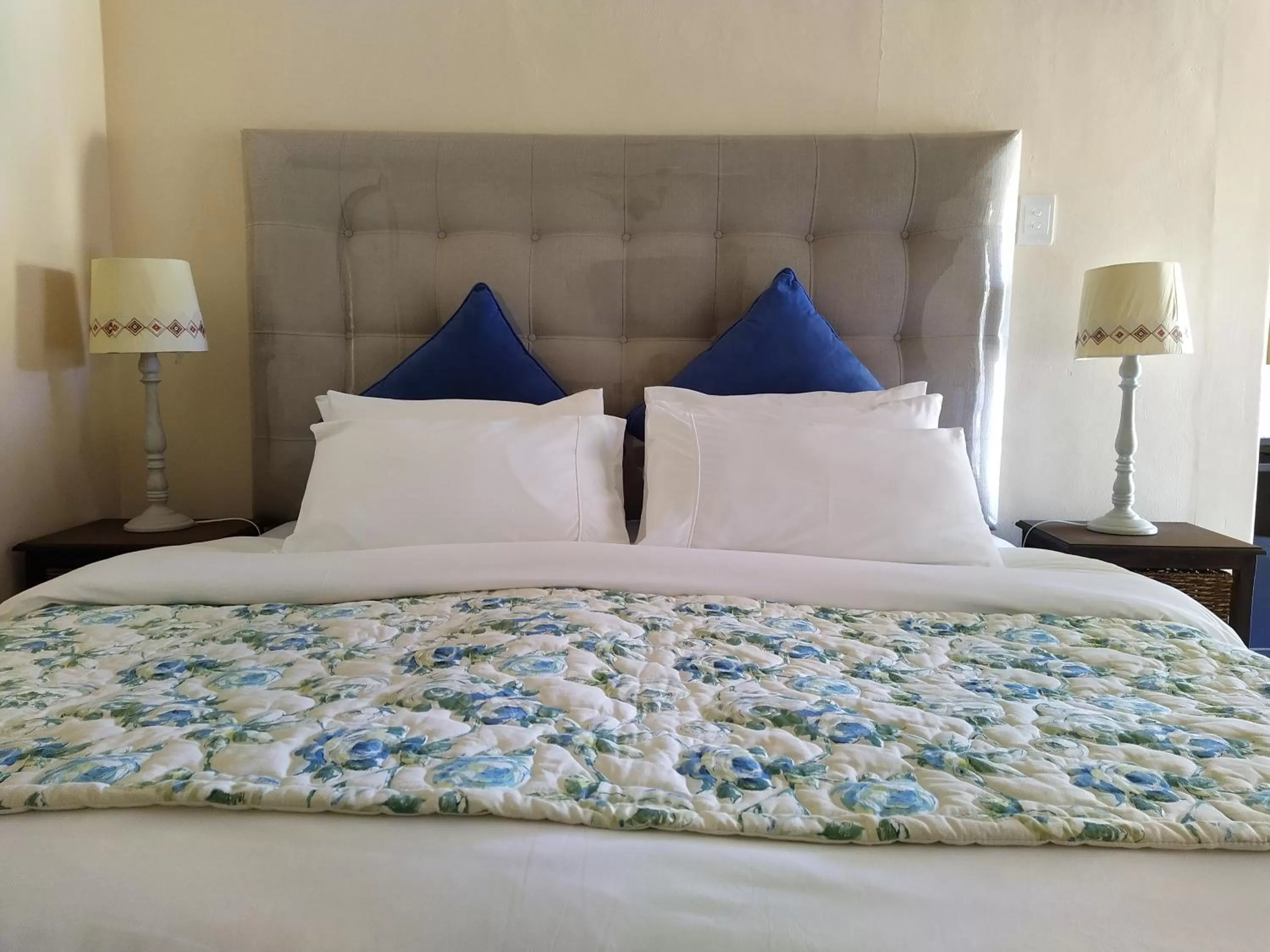 Bed in Blue Diamond Lodge & Spa