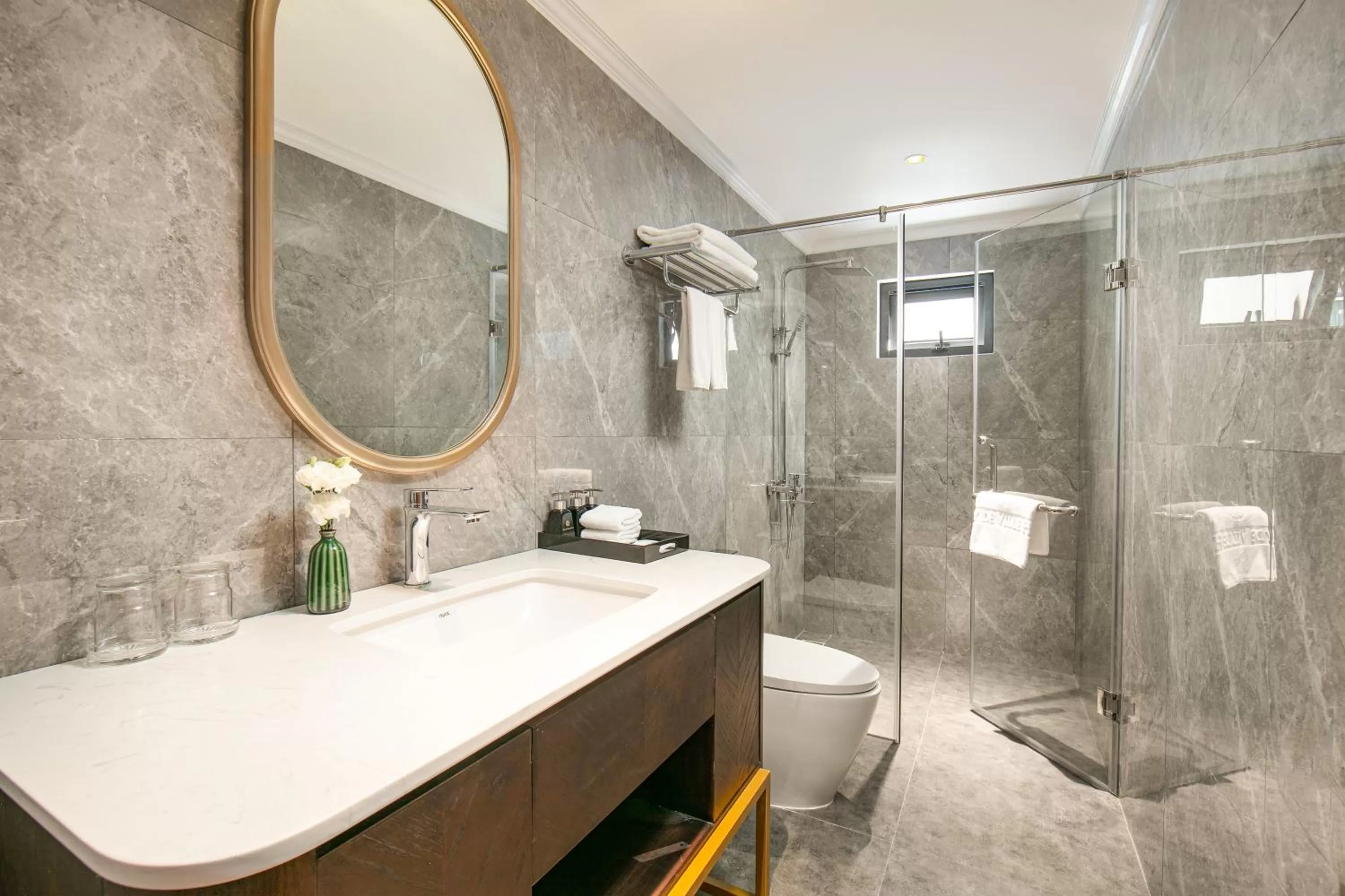 Bathroom in MAY DE VILLE Lakeside Hotel