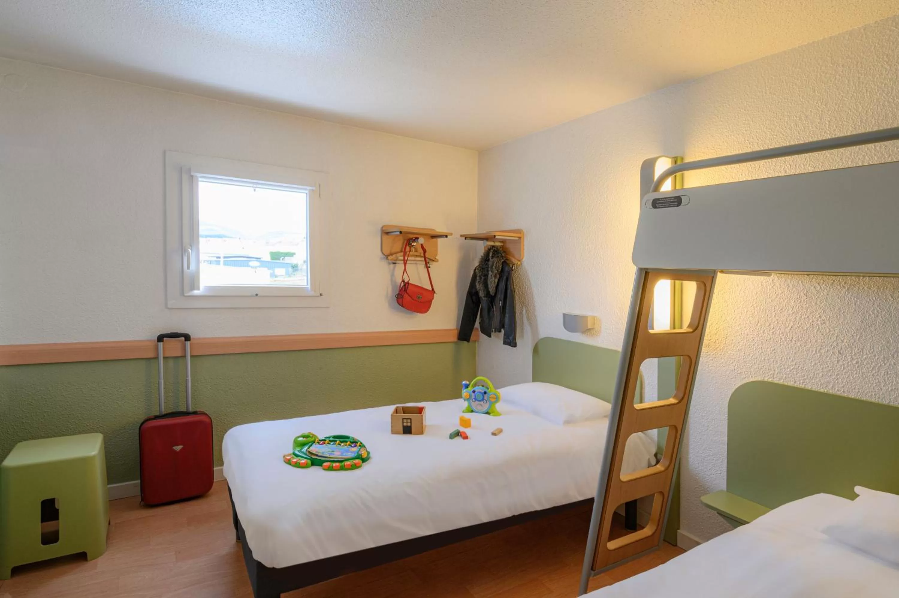 Family, Bed in Ibis budget Saint-Étienne stade