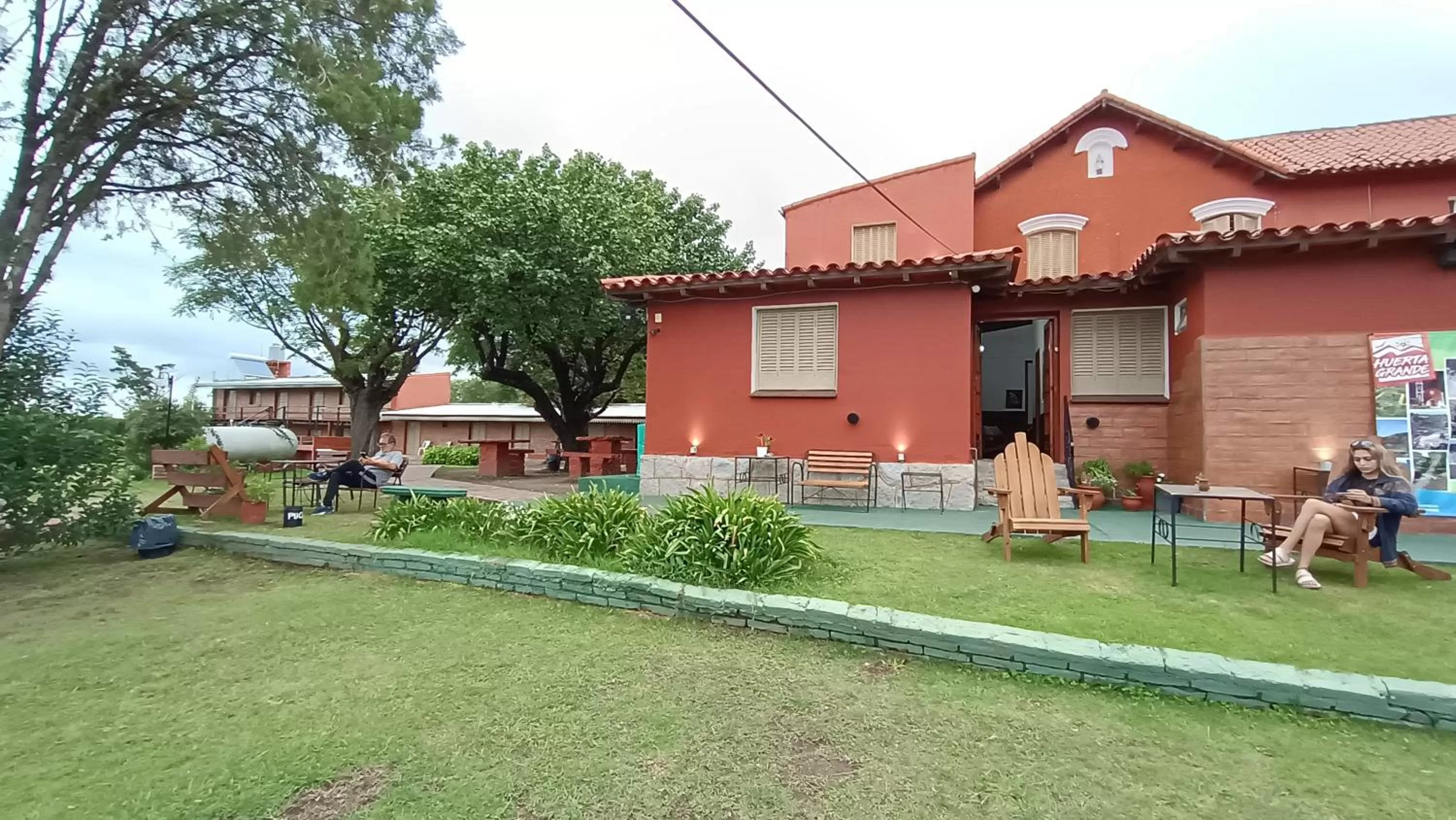 Property building in Castelar - Hotel & Apart