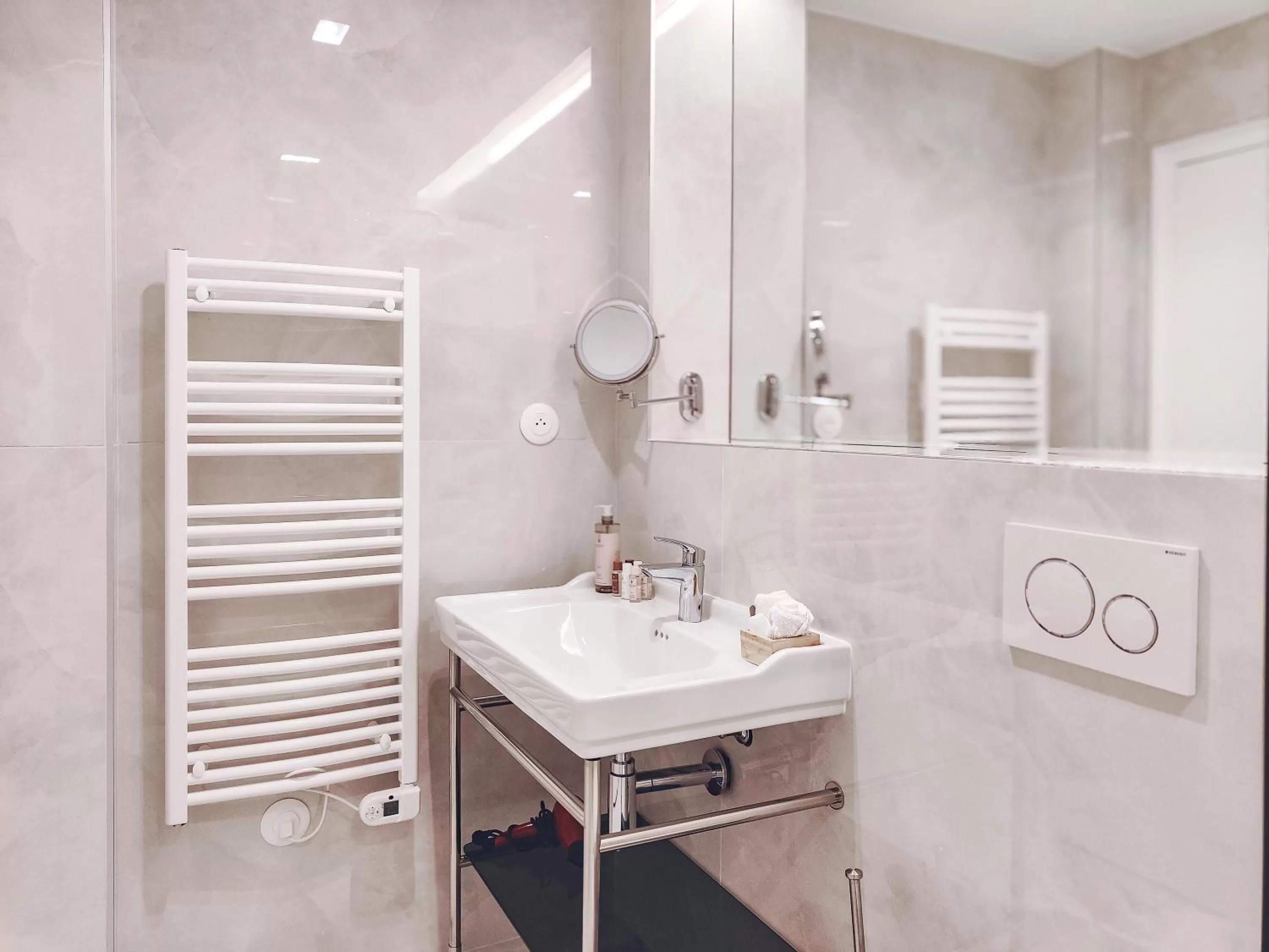 Bathroom in Hotel Aparthotel AMMI Nice Lafayette