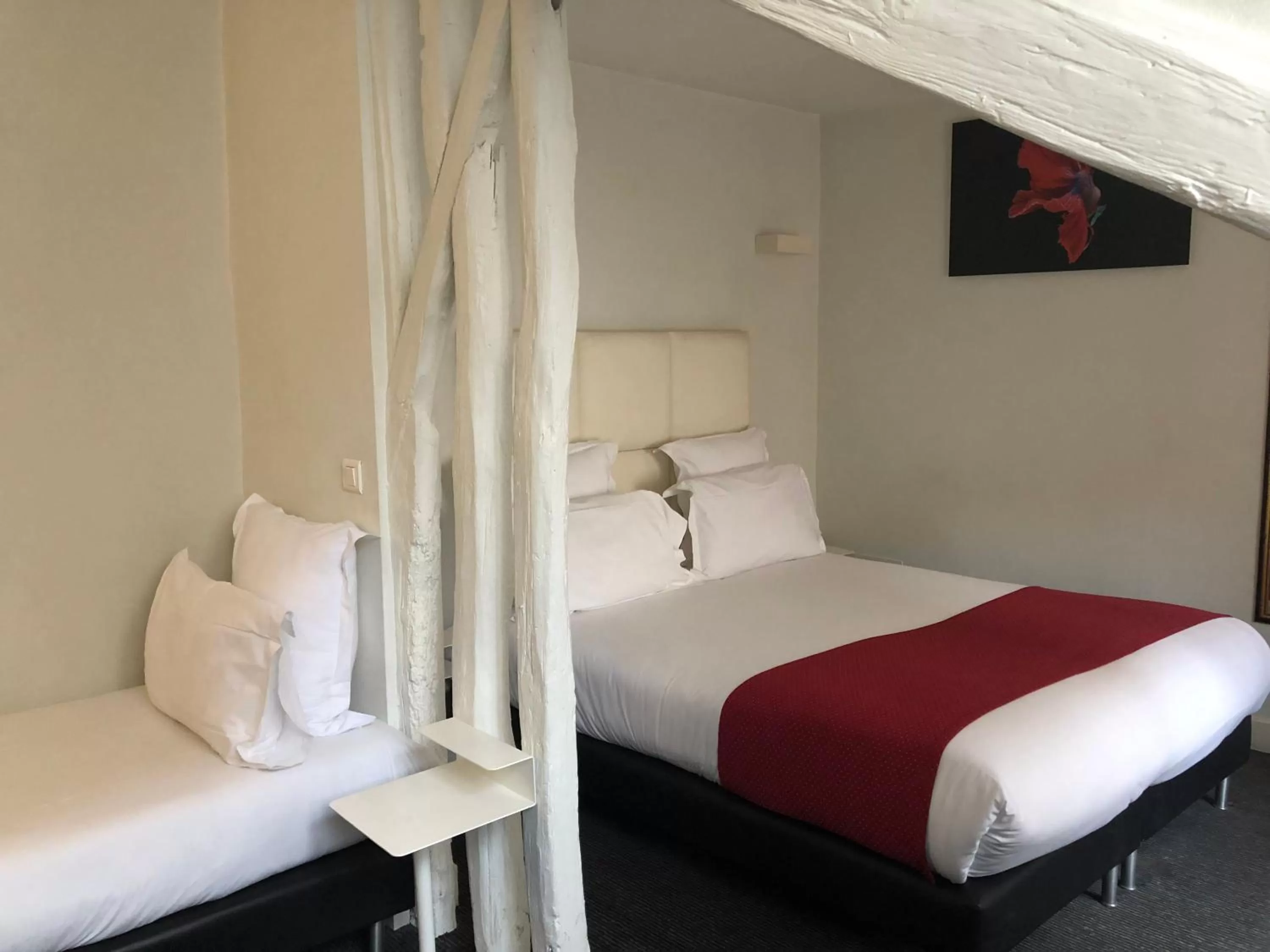 Bed in The Originals City, Hôtel Lecourbe, Paris Tour Eiffel