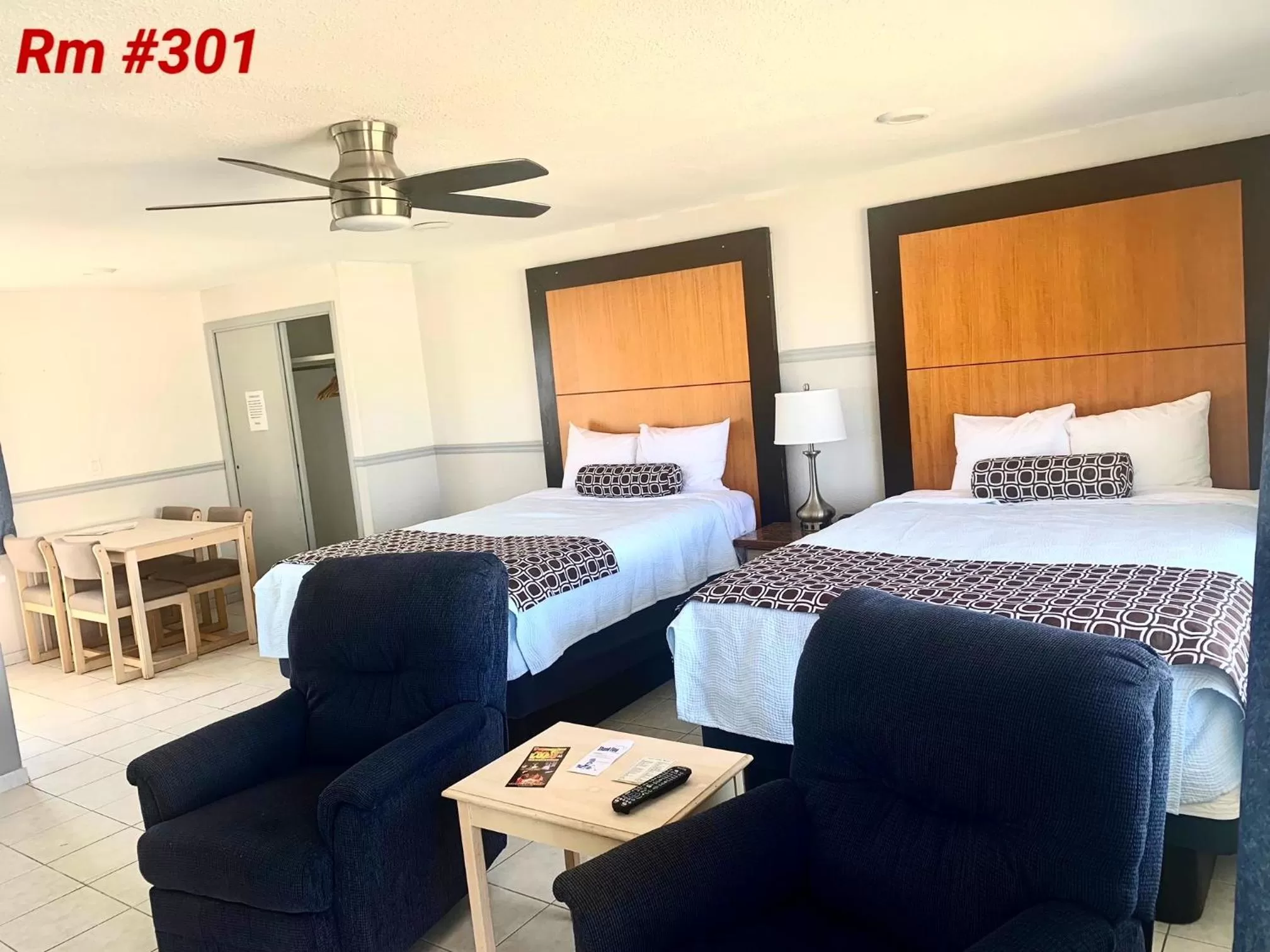 Bed in Sand Castle Motel