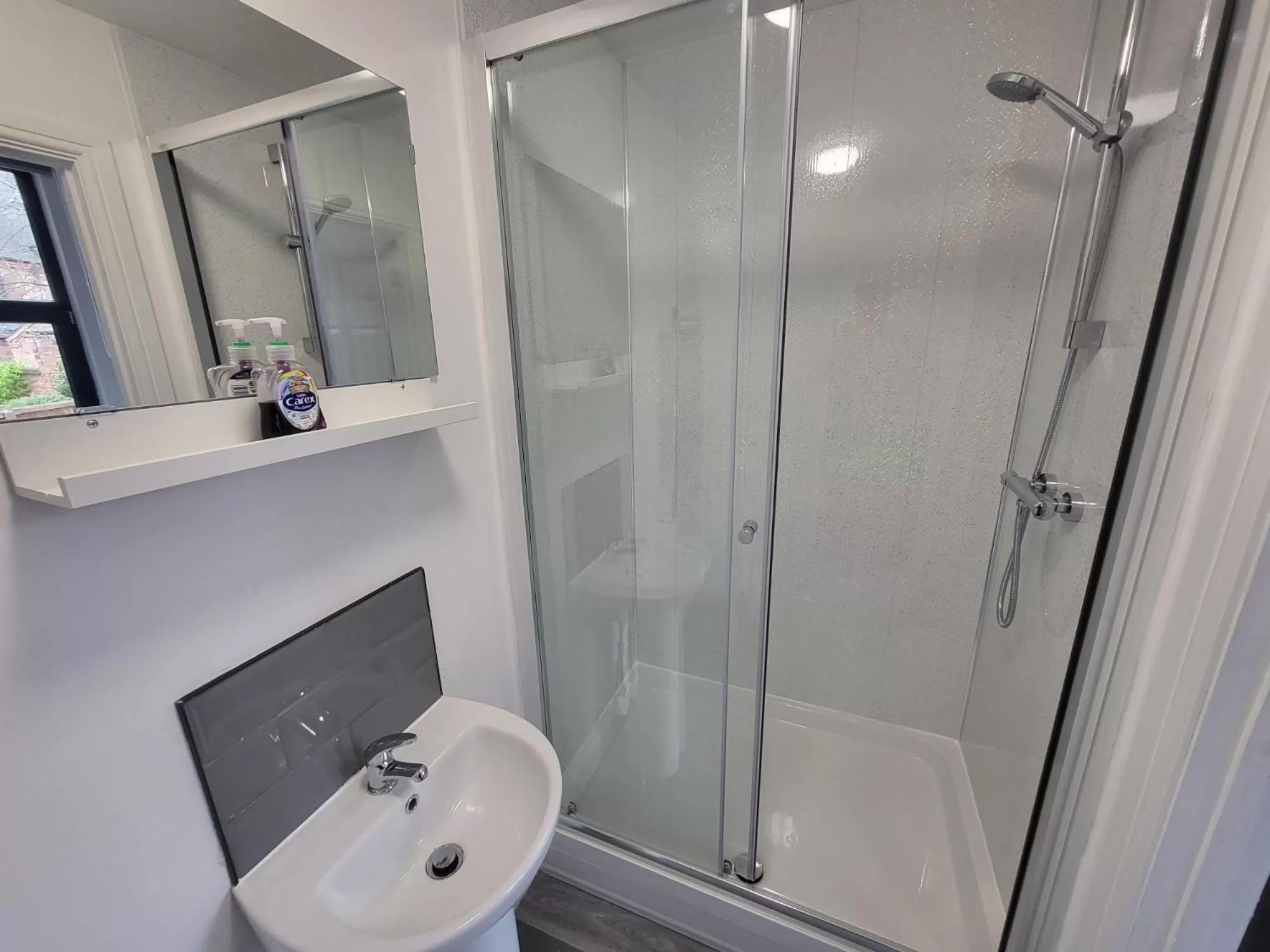 Bathroom in The Fishpond - Premier Nottingham Studios