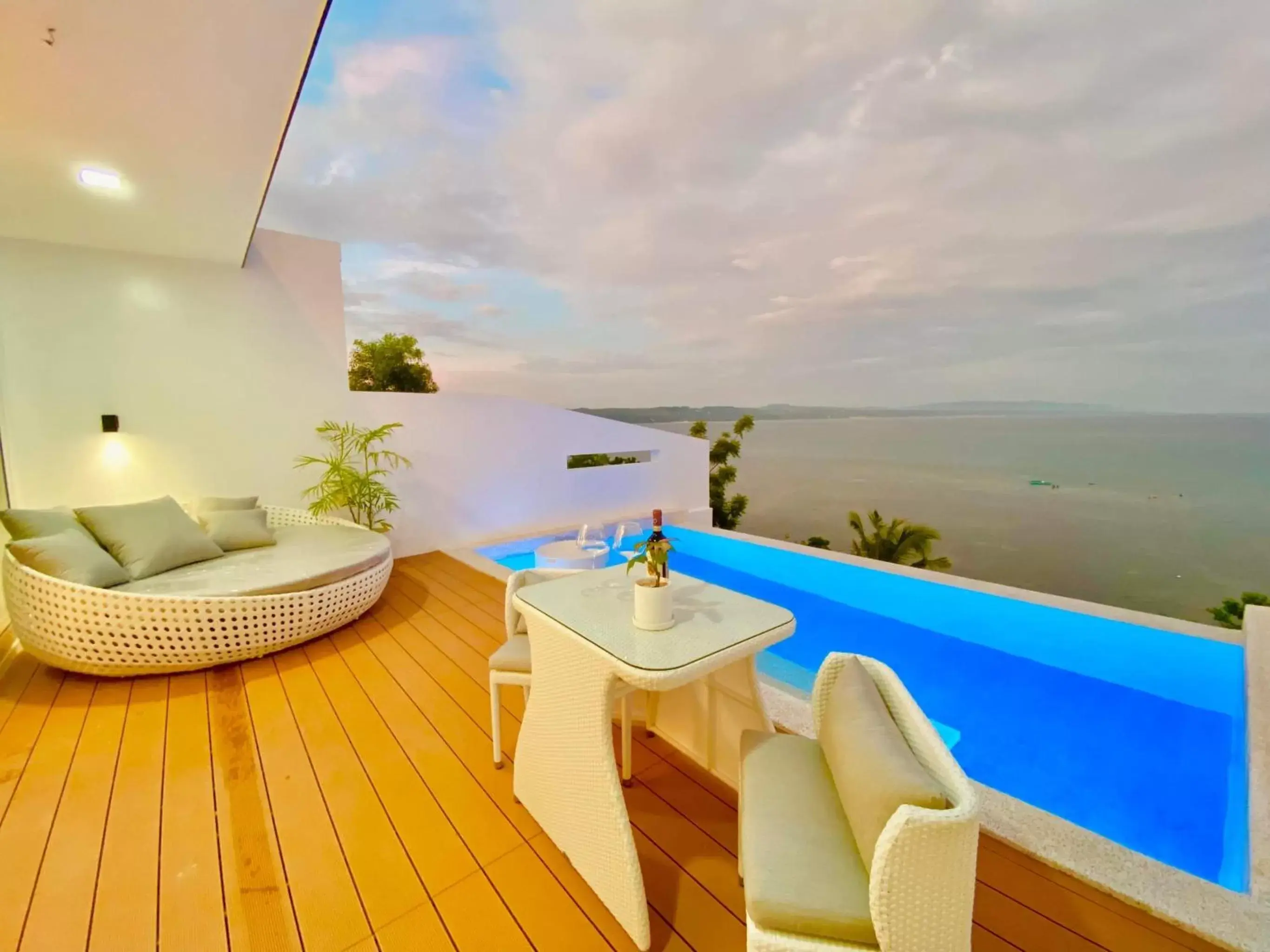 King Suite with Ocean View in Epic Suites Bohol ADULTS ONLY King Suite with Ocean View in Epic Suites Bohol ADULTS ONLY