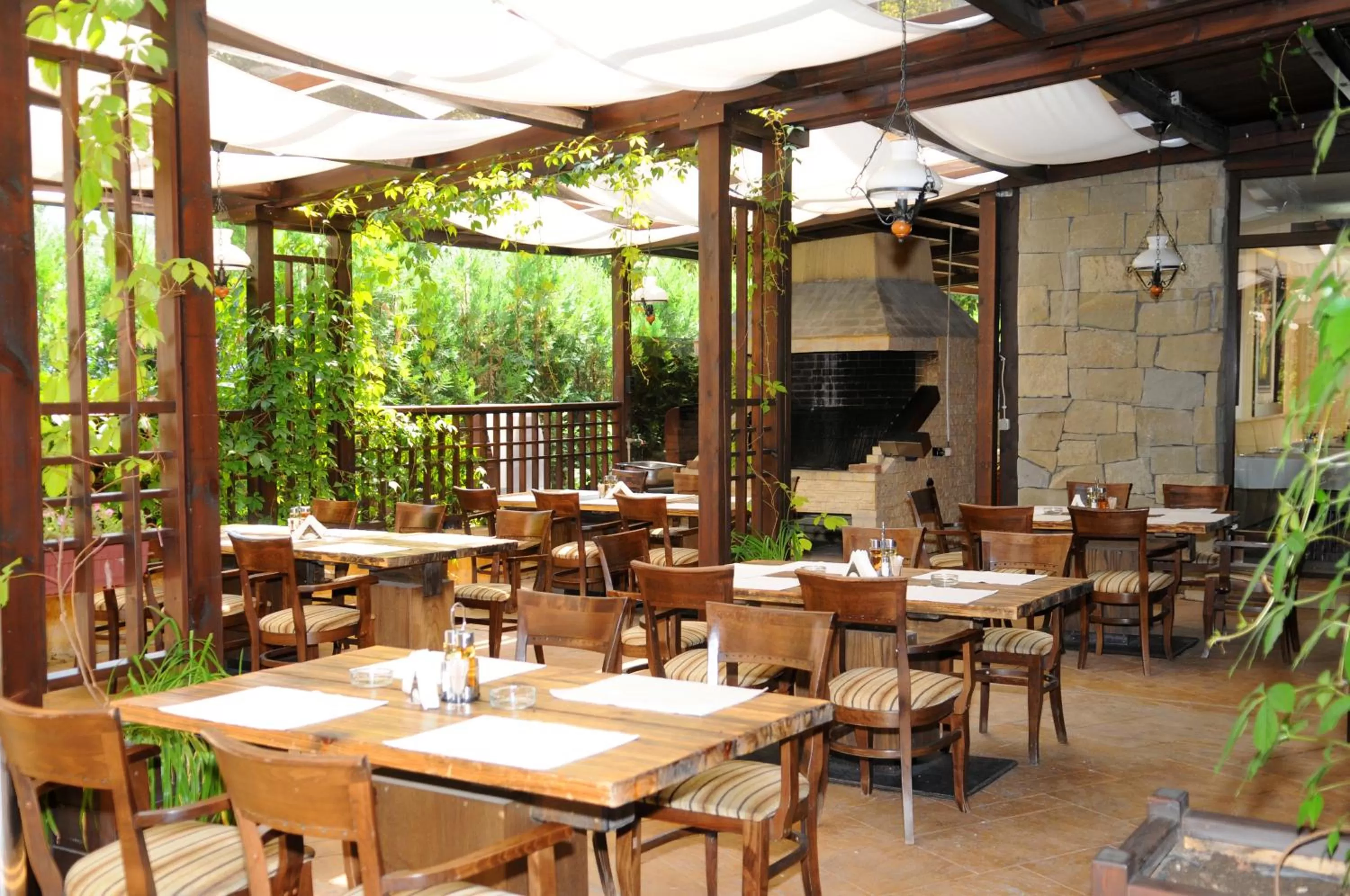 Restaurant/places to eat in Gardenia Park Hotel