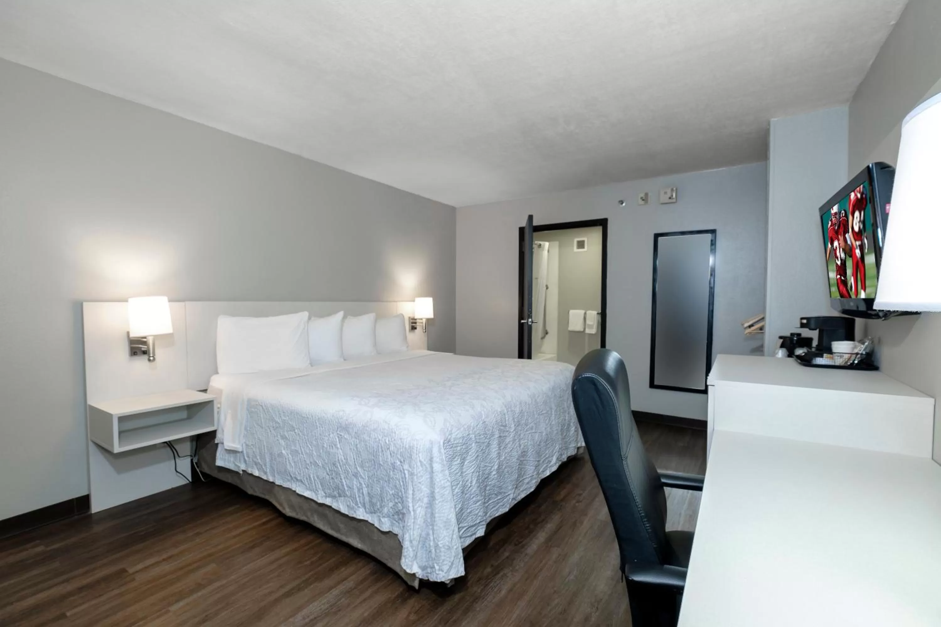 Photo of the whole room, Room Photo in Red Roof Inn PLUS Orlando-Convention Center- Int'l Dr