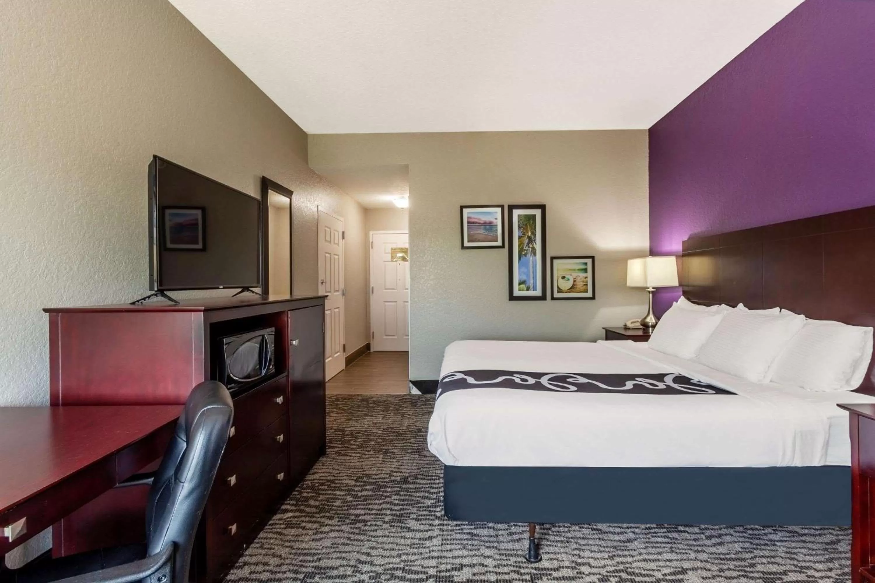 Photo of the whole room, Bed in La Quinta by Wyndham Port Orange / Daytona