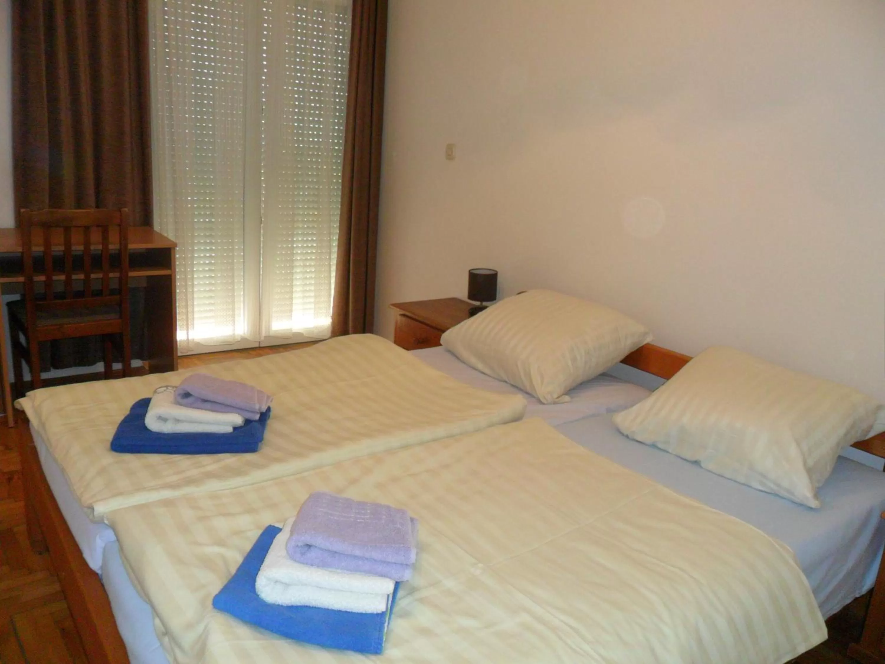 Photo of the whole room, Bed in Rooms MBM