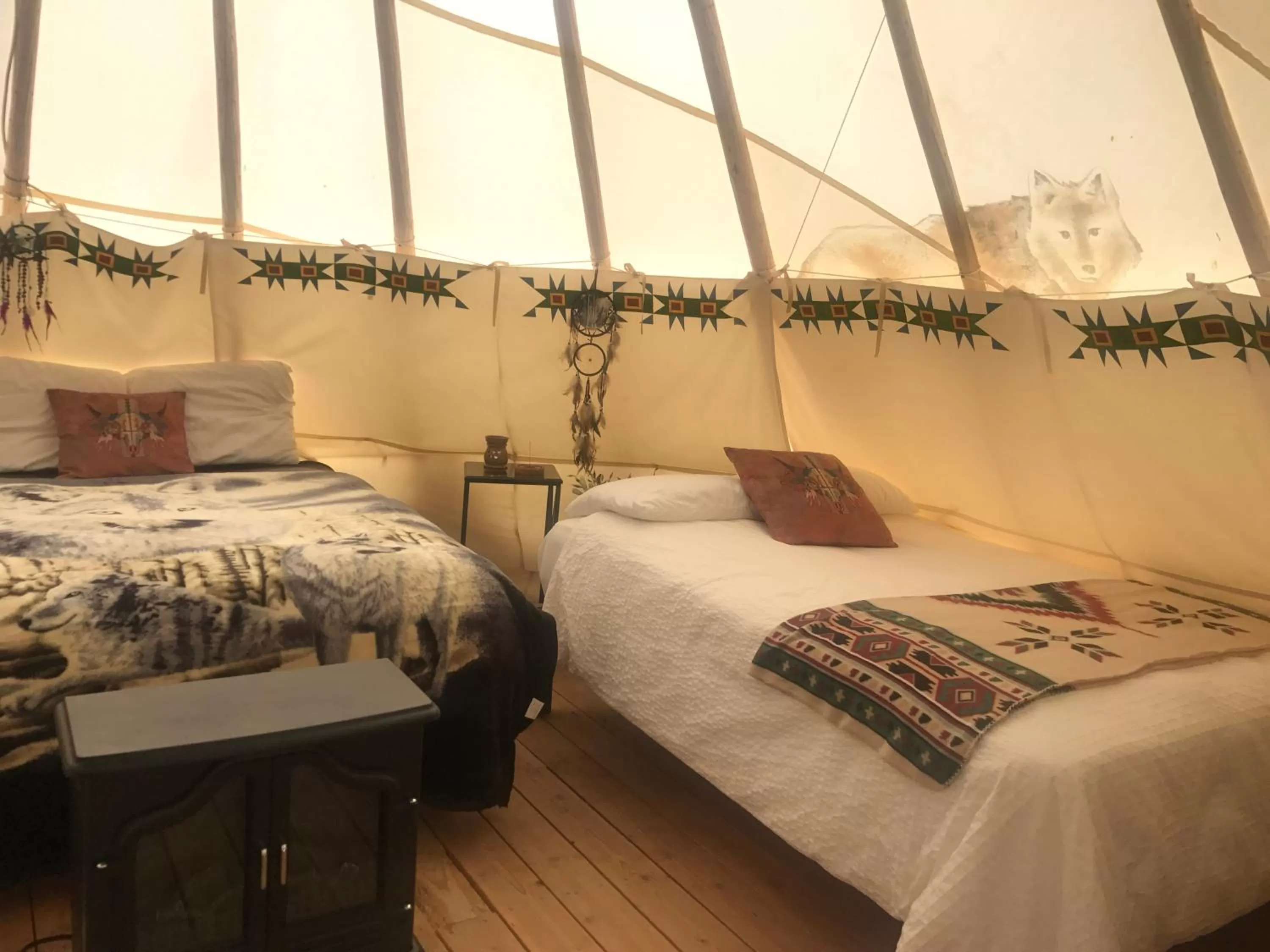 Bed in Olancha RV Park and Motel