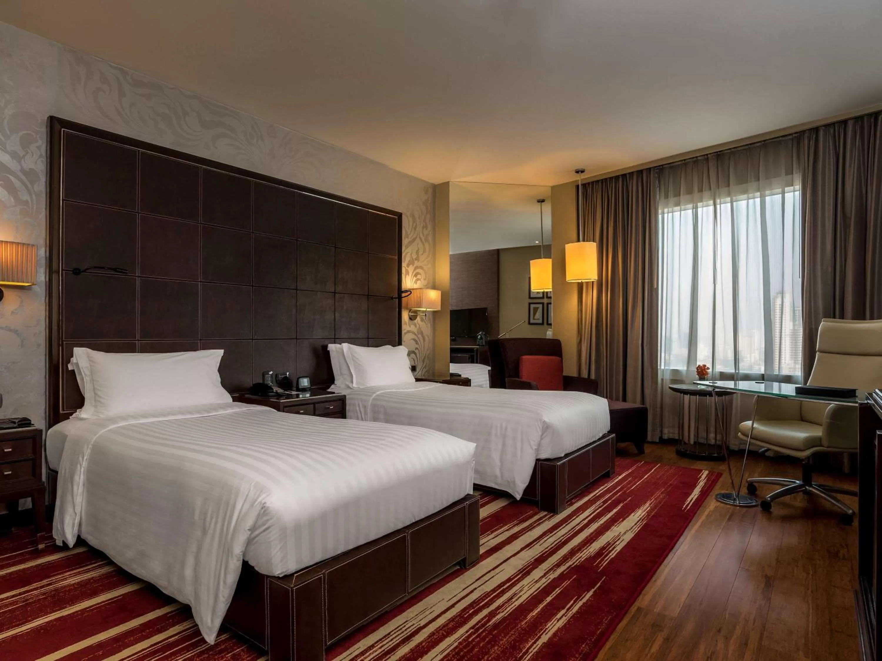 Deluxe Room with Two Single Beds in Pullman Bangkok Grande Sukhumvit