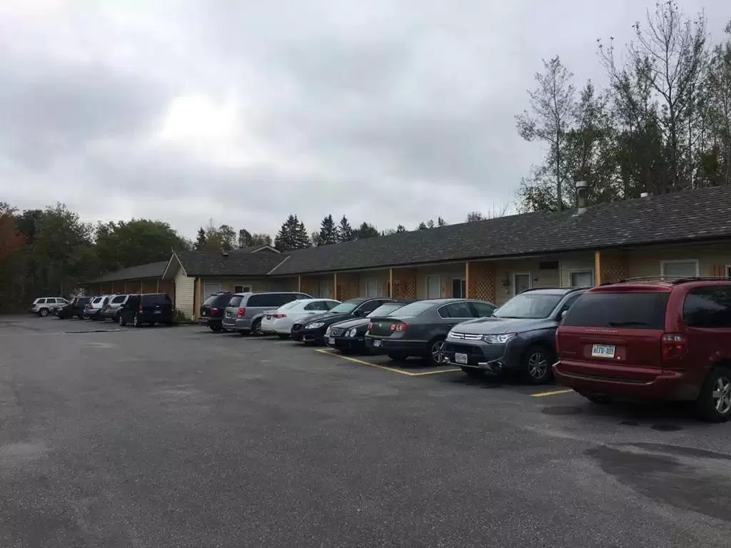 Property building in Wasaga Motel Inn