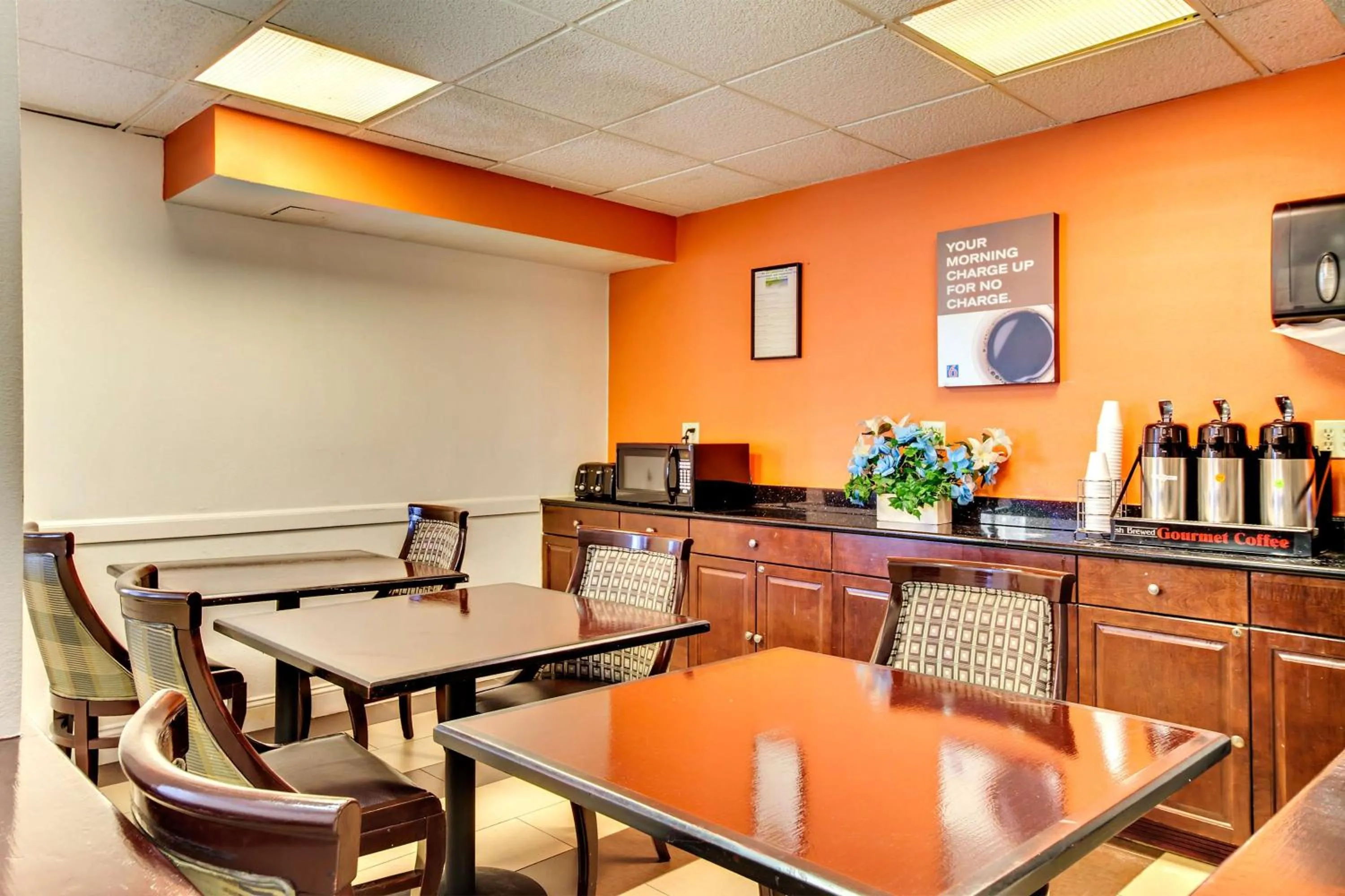 Coffee/tea facilities in Motel 6-Washington, DC