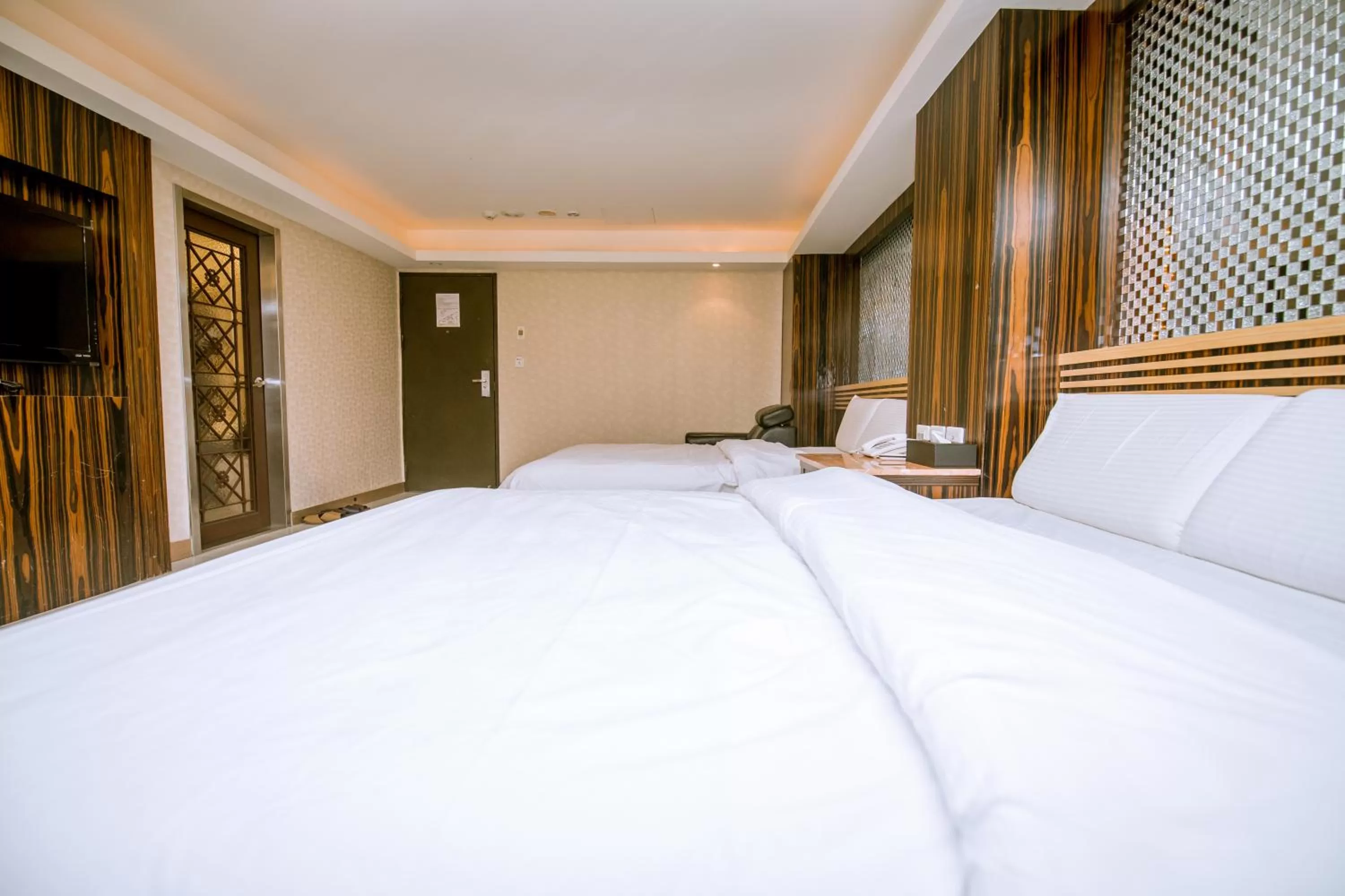 Photo of the whole room, Bed in Guide Hotel Taipei Xinyi