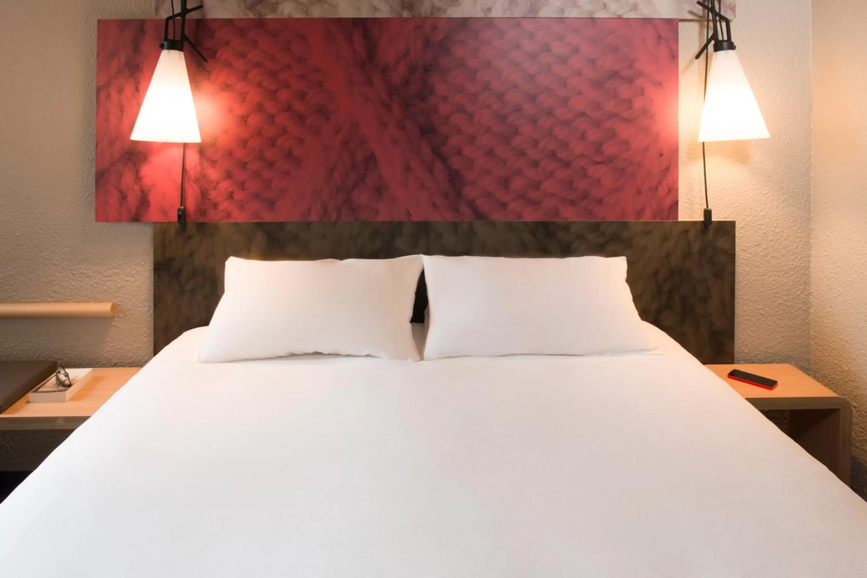 Bed in ibis London Excel-Docklands