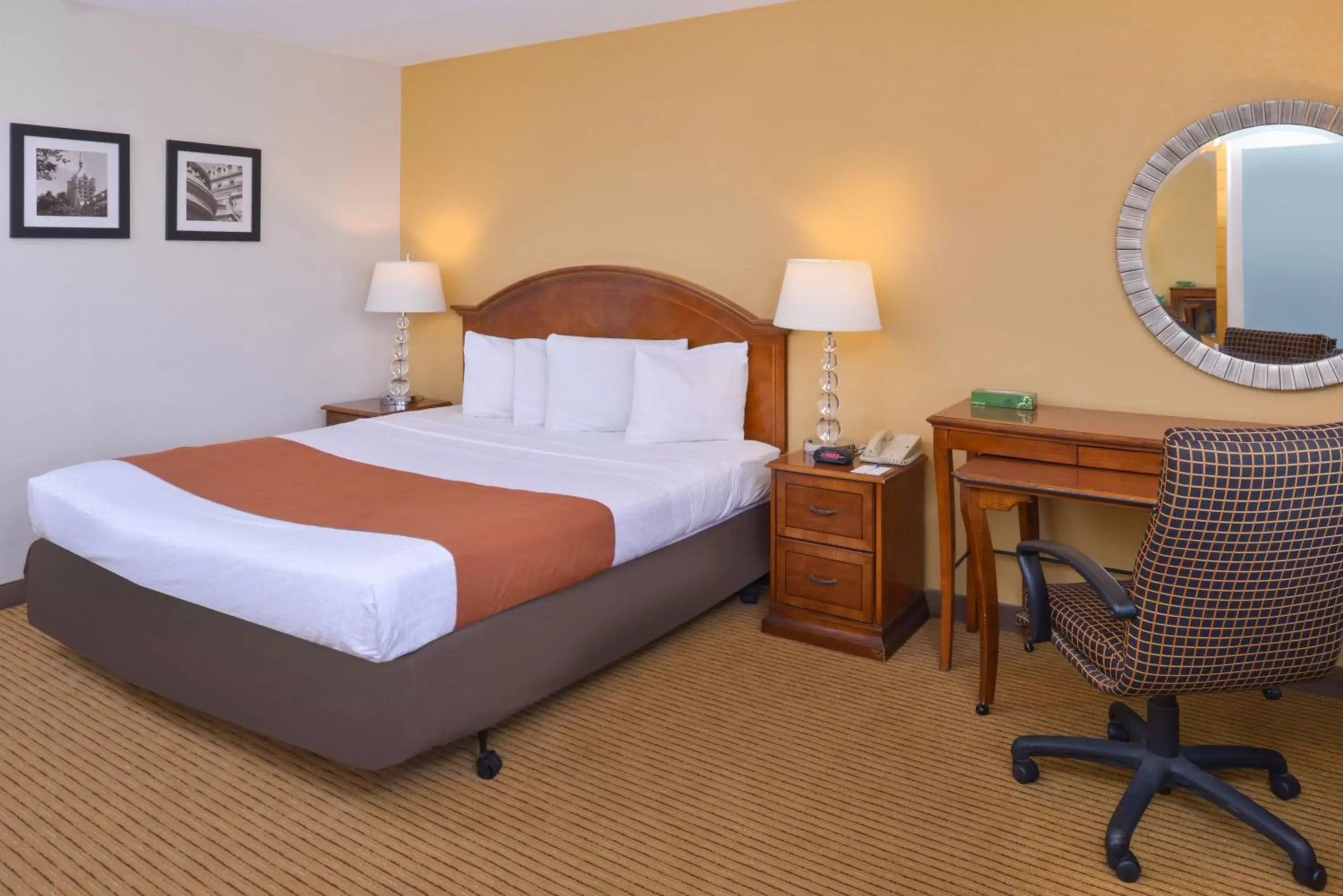 Deluxe King Suite in Americas Best Value Inn Plattsburgh Deluxe King Suite in Americas Best Value Inn Plattsburgh