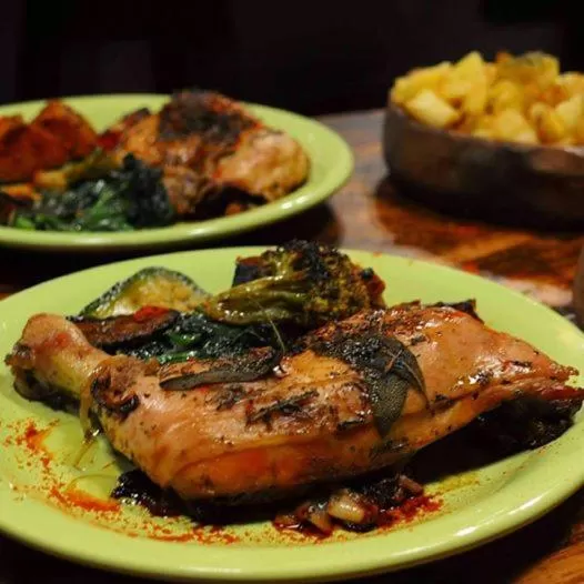 Restaurant/places to eat in Las Pitras Lodge