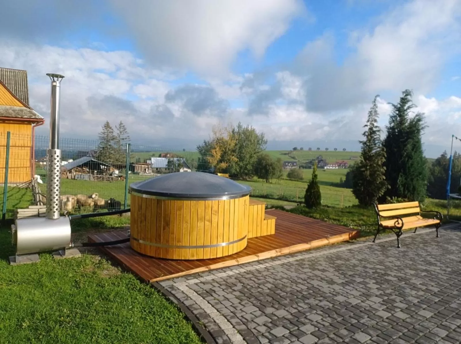 Hot Tub in Podhalanski Dworek z Jacuzzi
