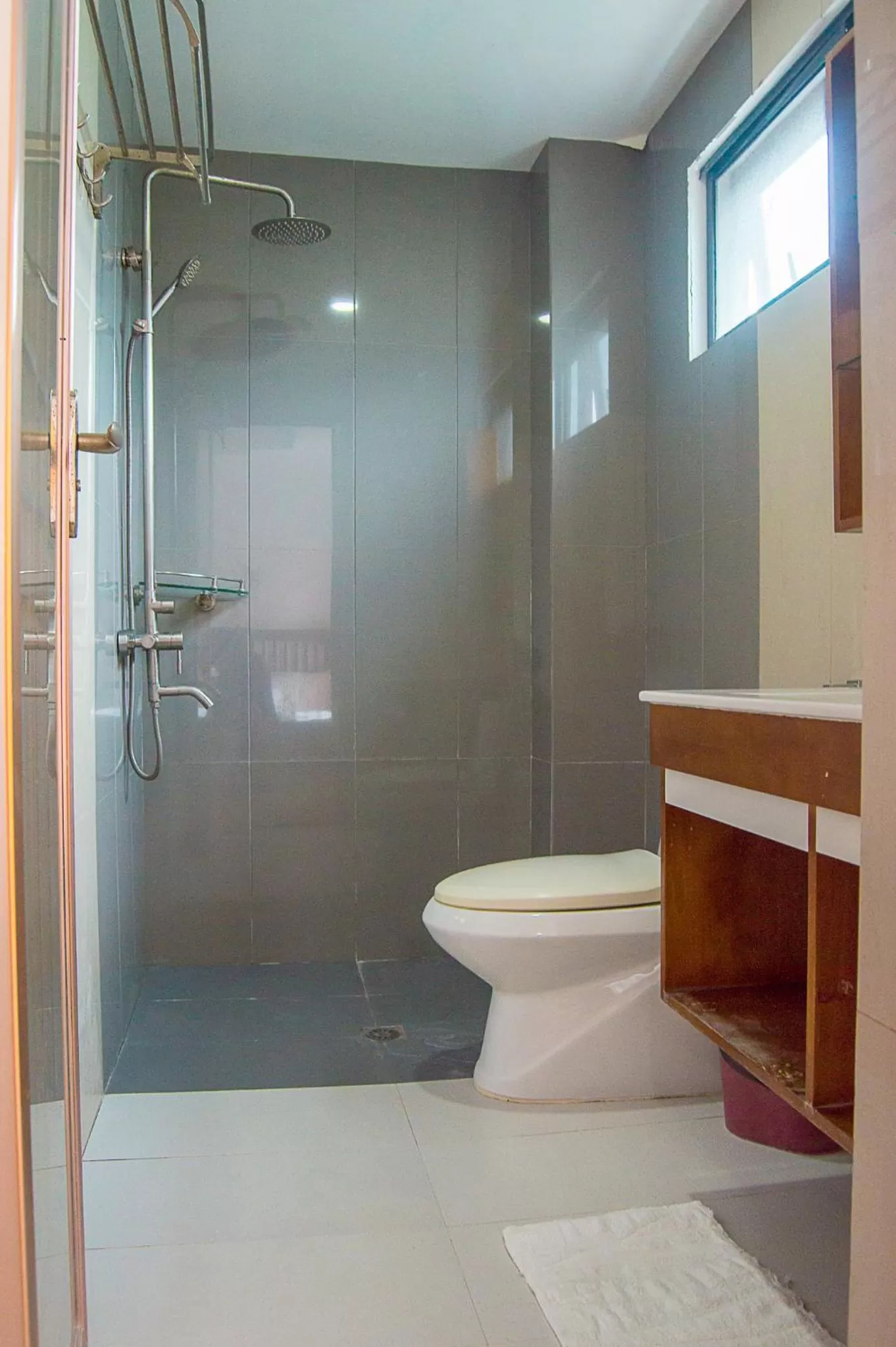 Toilet in Moalboal Tropics