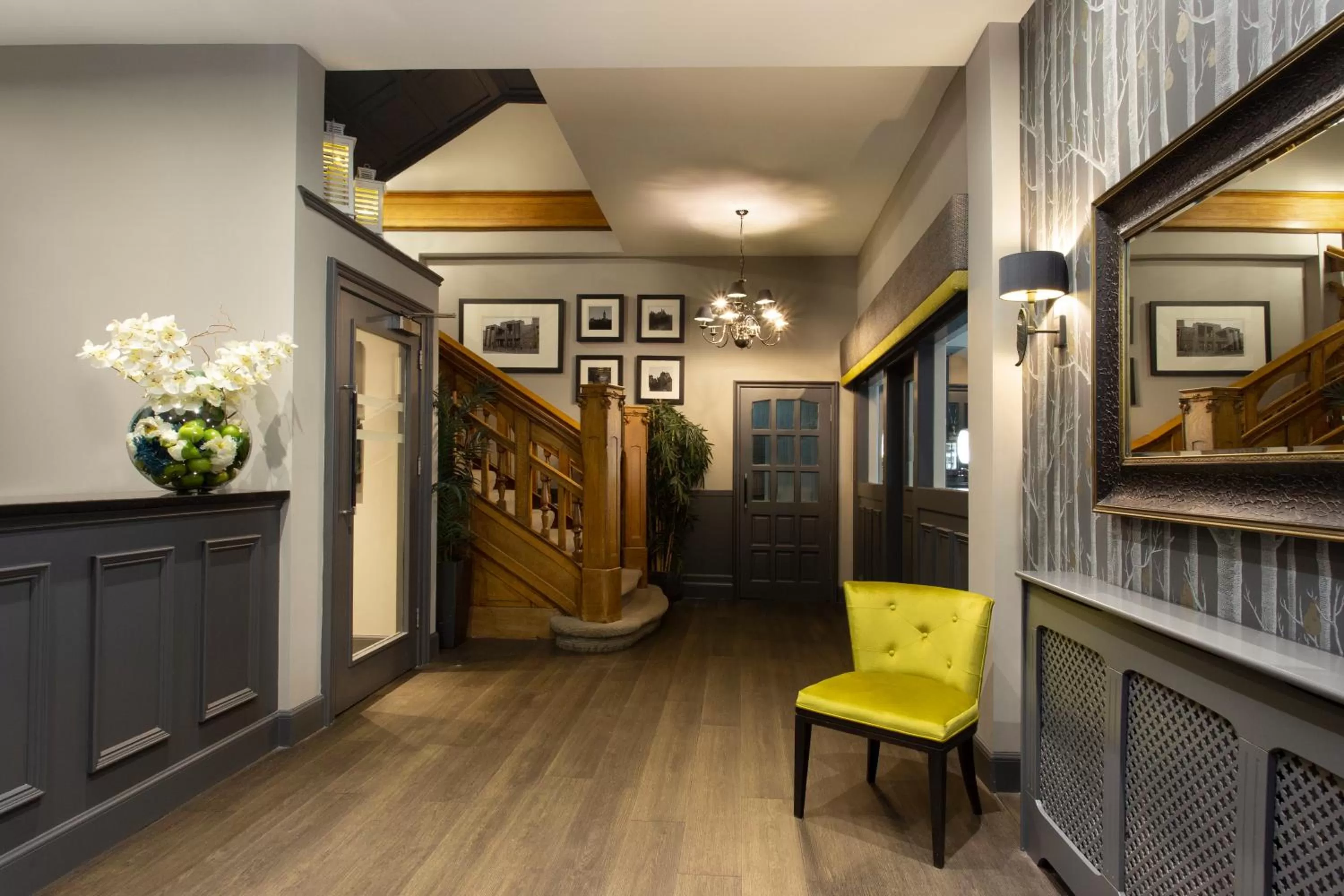 Lobby or reception in Orchard Park Hotel