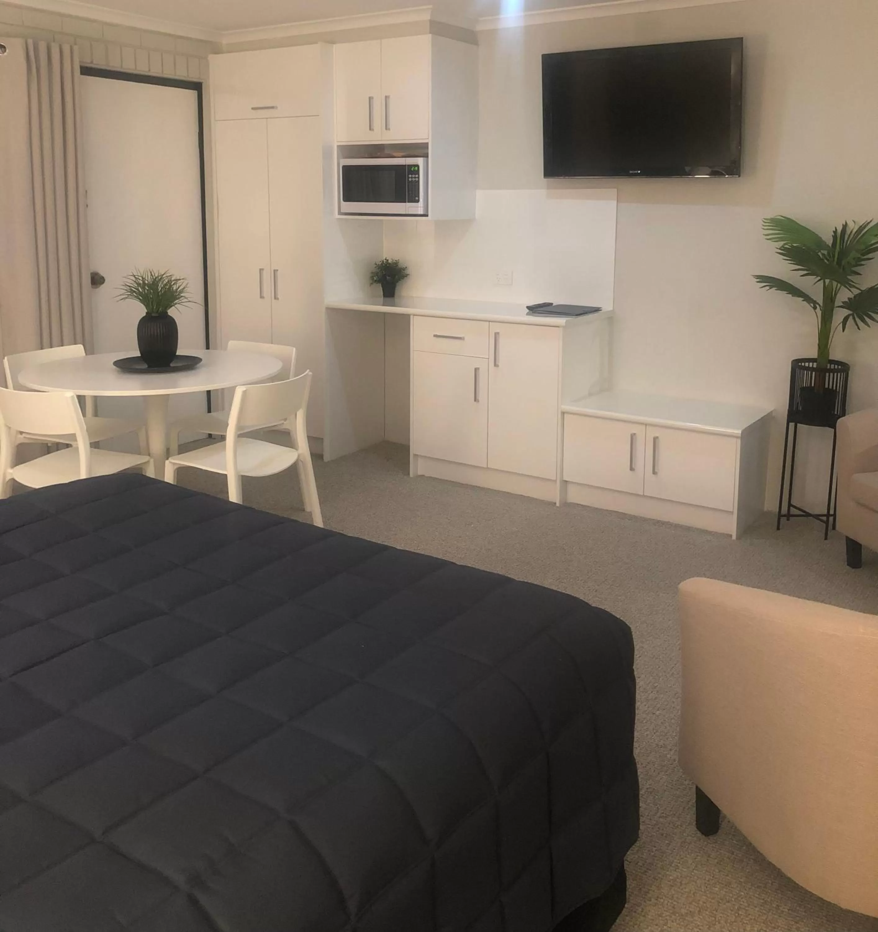 Bed in Estelle Kramer Motel