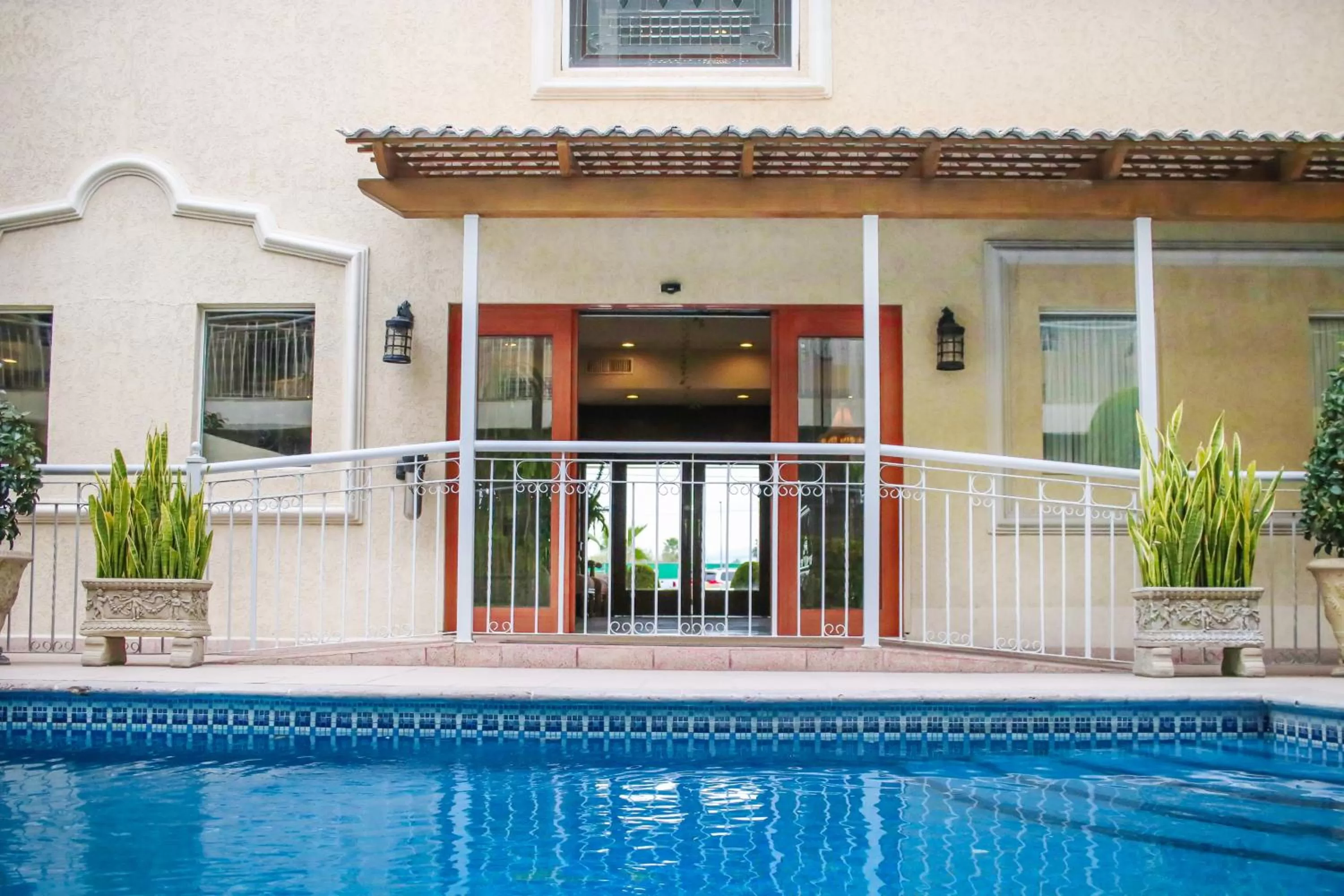 Swimming pool in Fresno Galerias