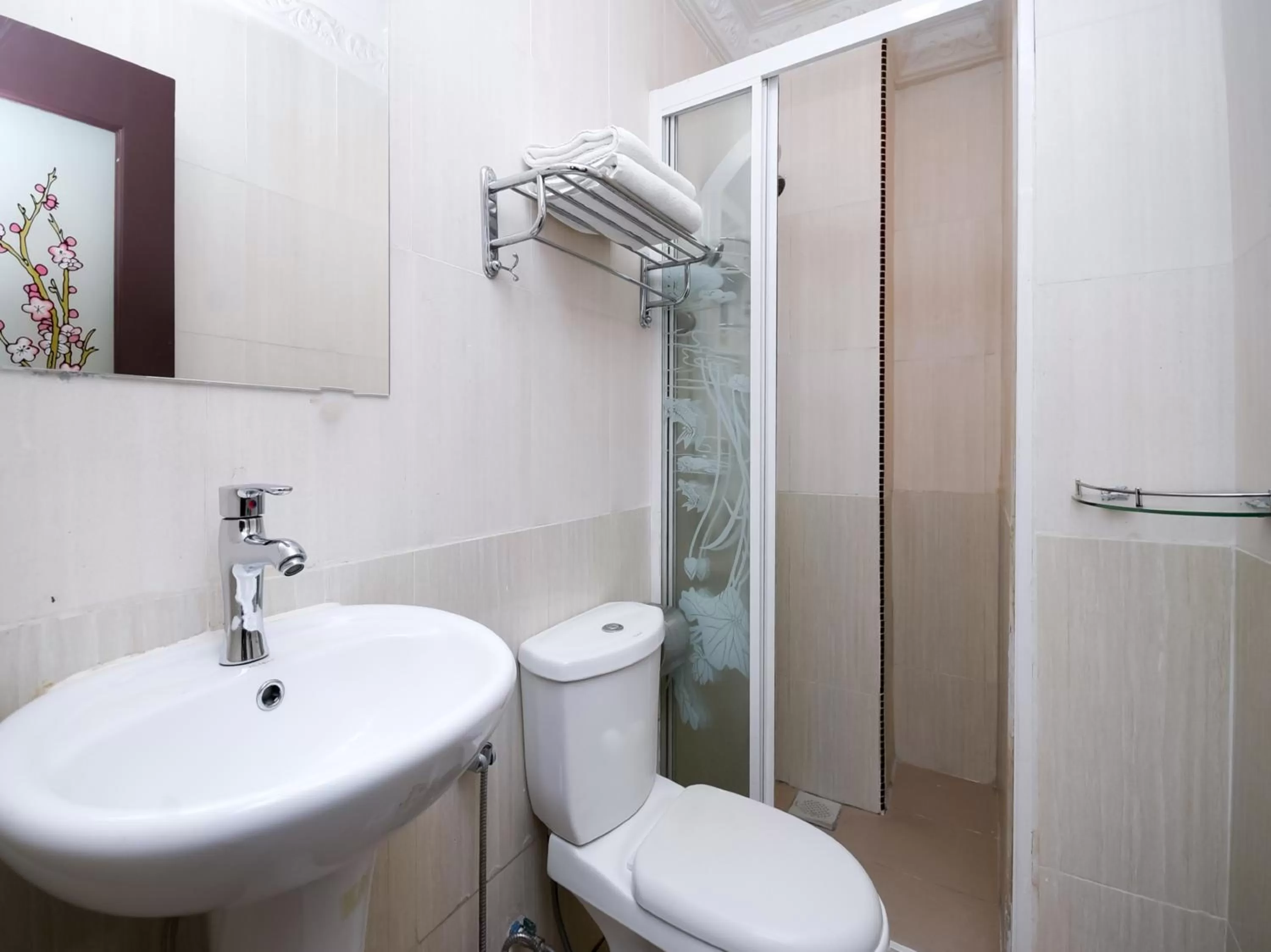 Bathroom in Kenyalang Suite