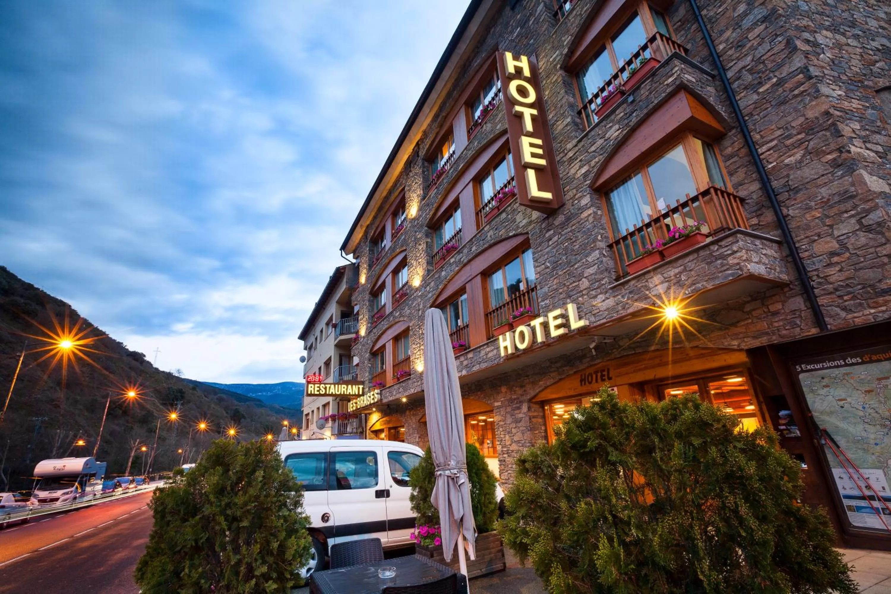 Property building in Hotel Restaurant Les Brases