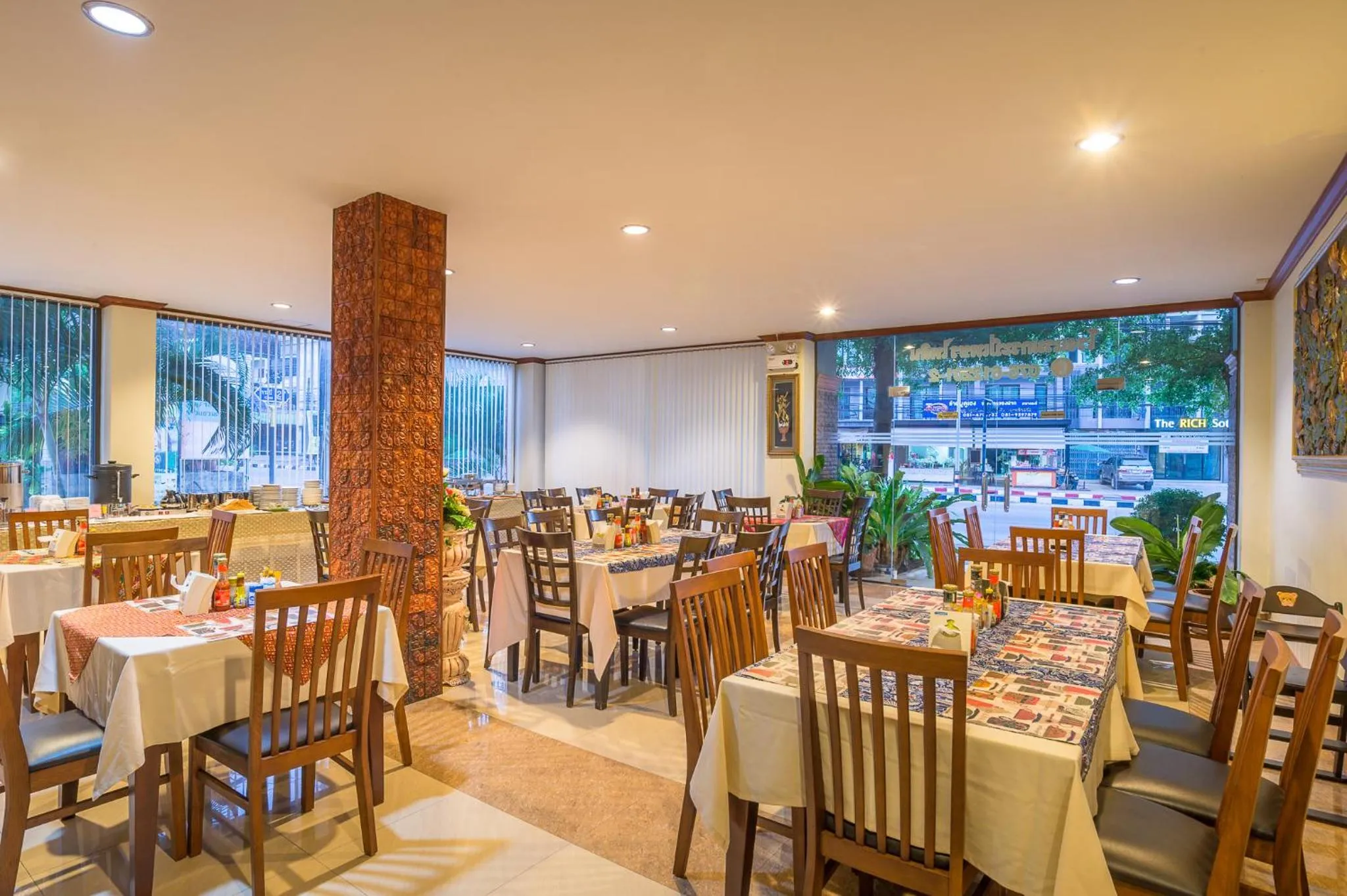 Restaurant/places to eat in Krabi Phetpailin Hotel