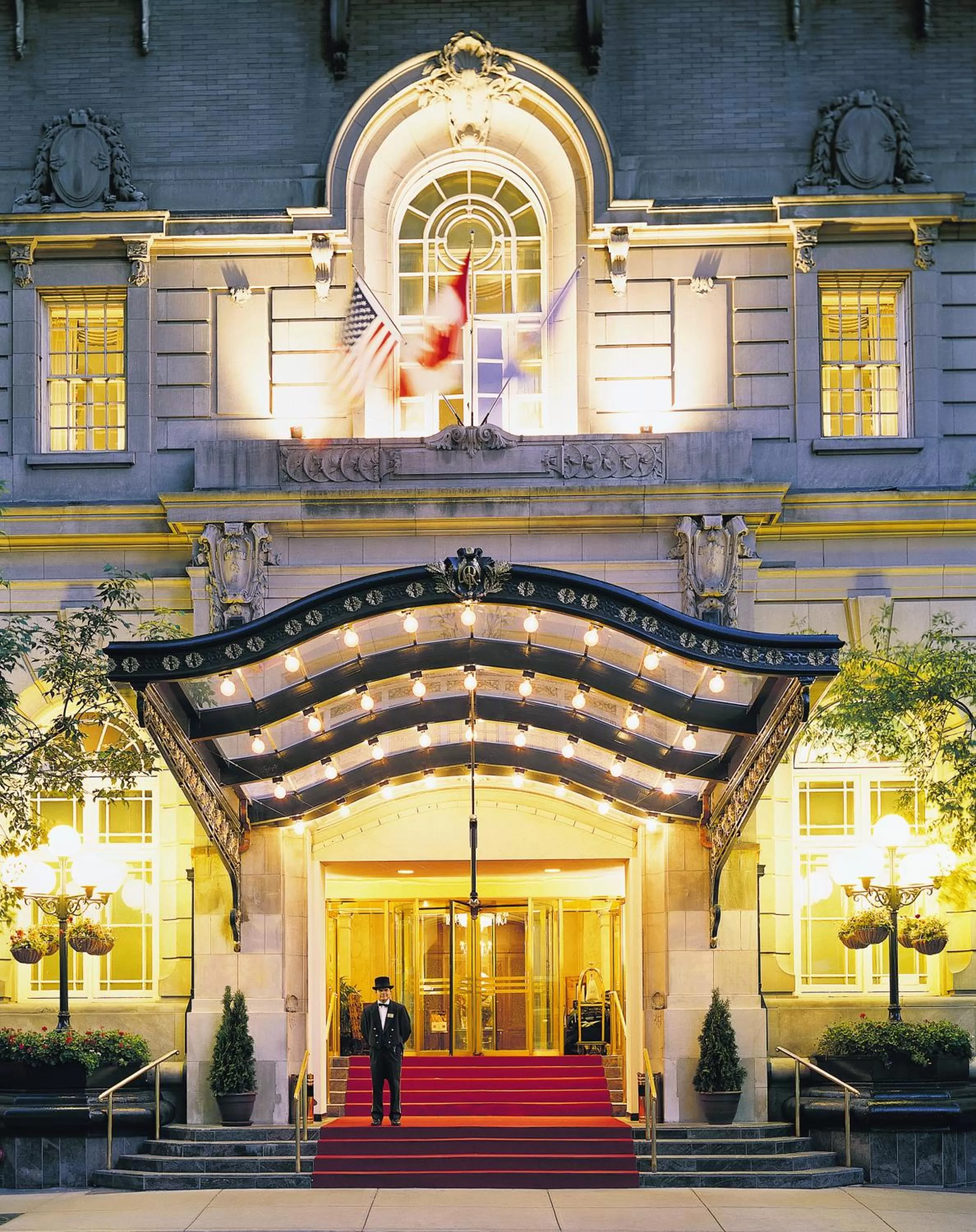 Facade/entrance in Fairmont Palliser