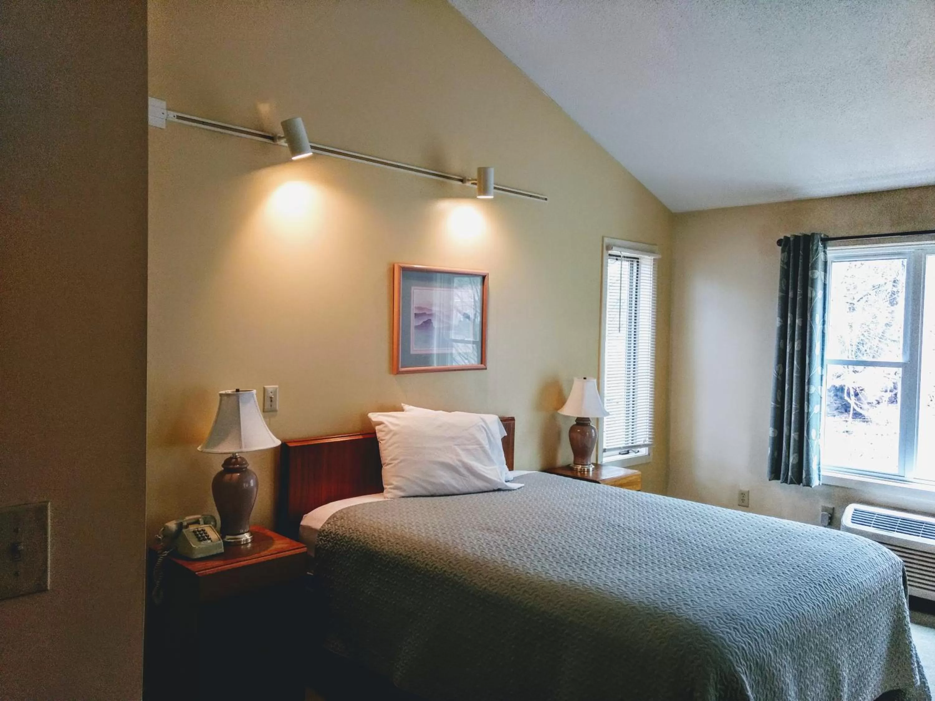 Bed in Cathedral Ledge Resort