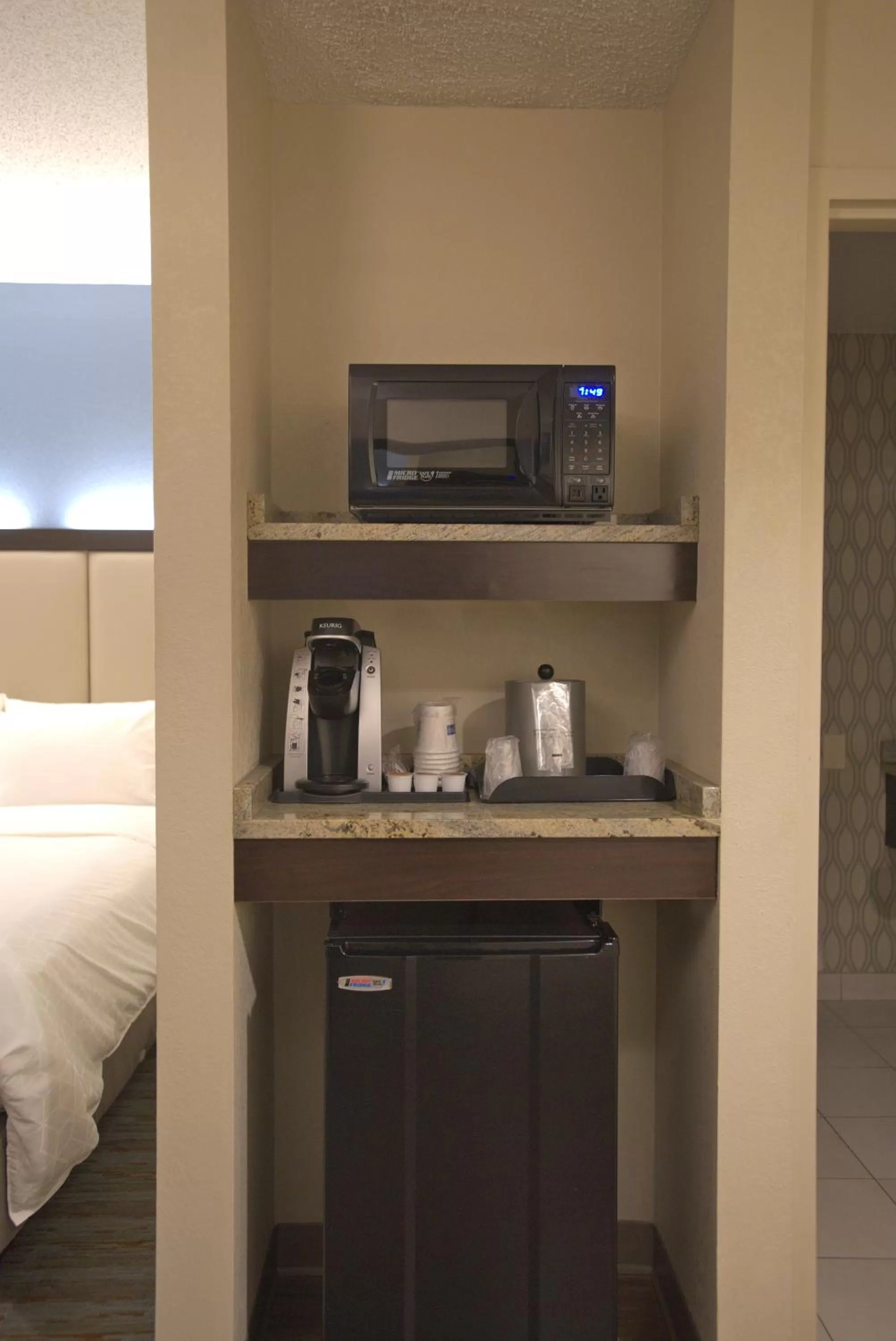 Coffee/tea facilities, Bed in Holiday Inn Express Anderson I-85 - Exit 27- Highway 81 by IHG