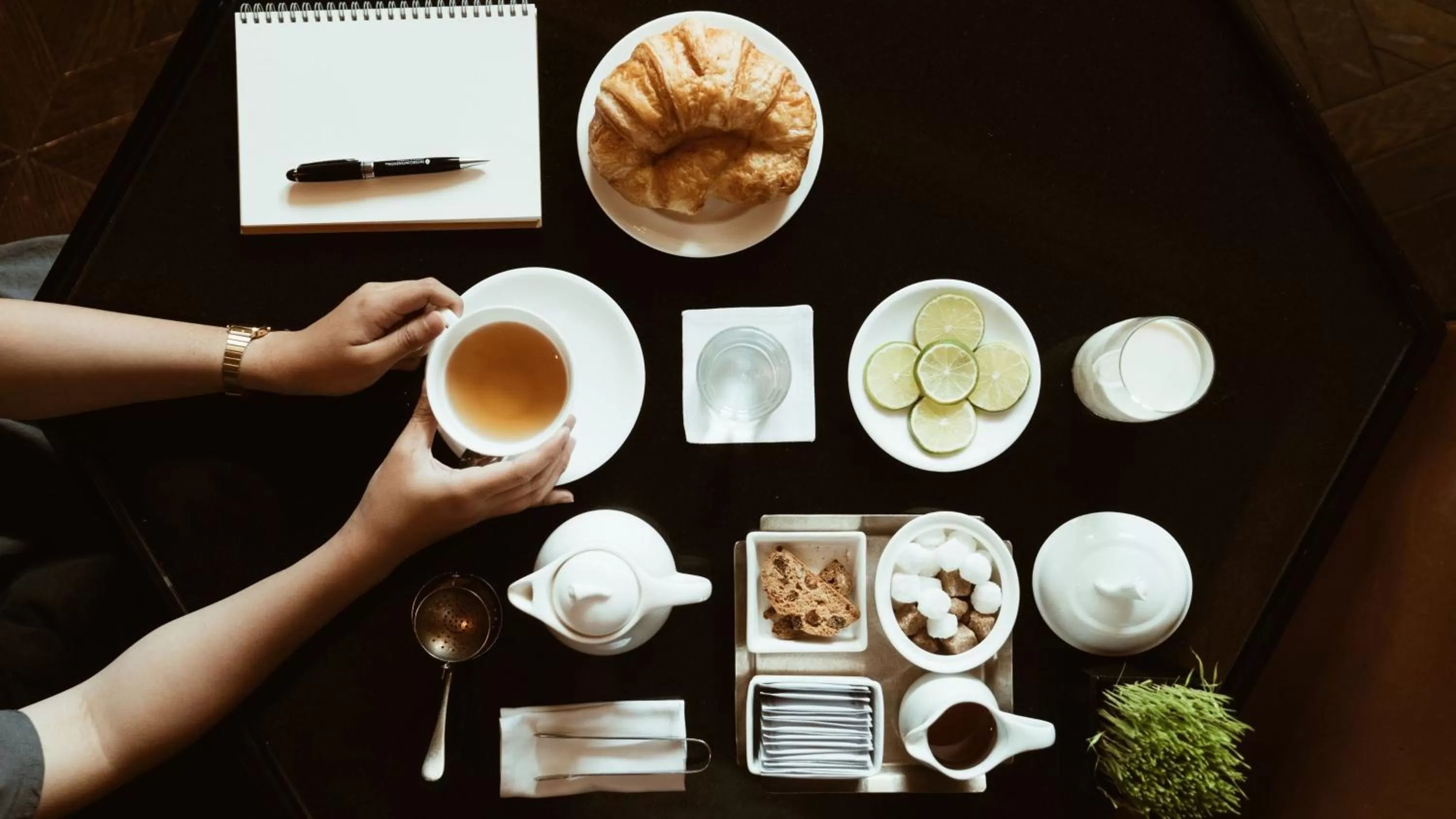 Lounge or bar in InterContinental Residences Saigon, an IHG Hotel