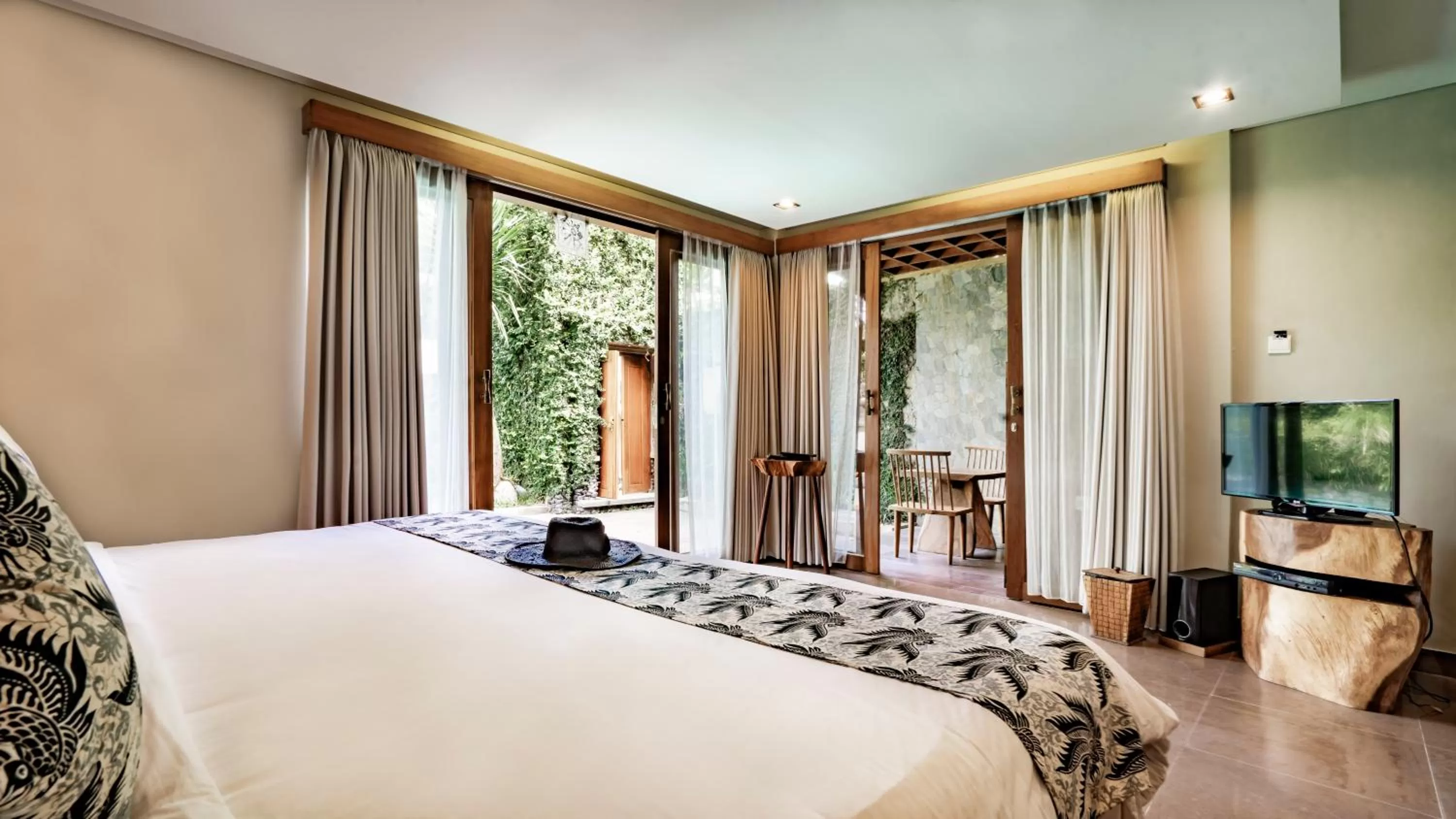 Communal lounge/ TV room, Bed in KajaNe Mua at Ubud Bali