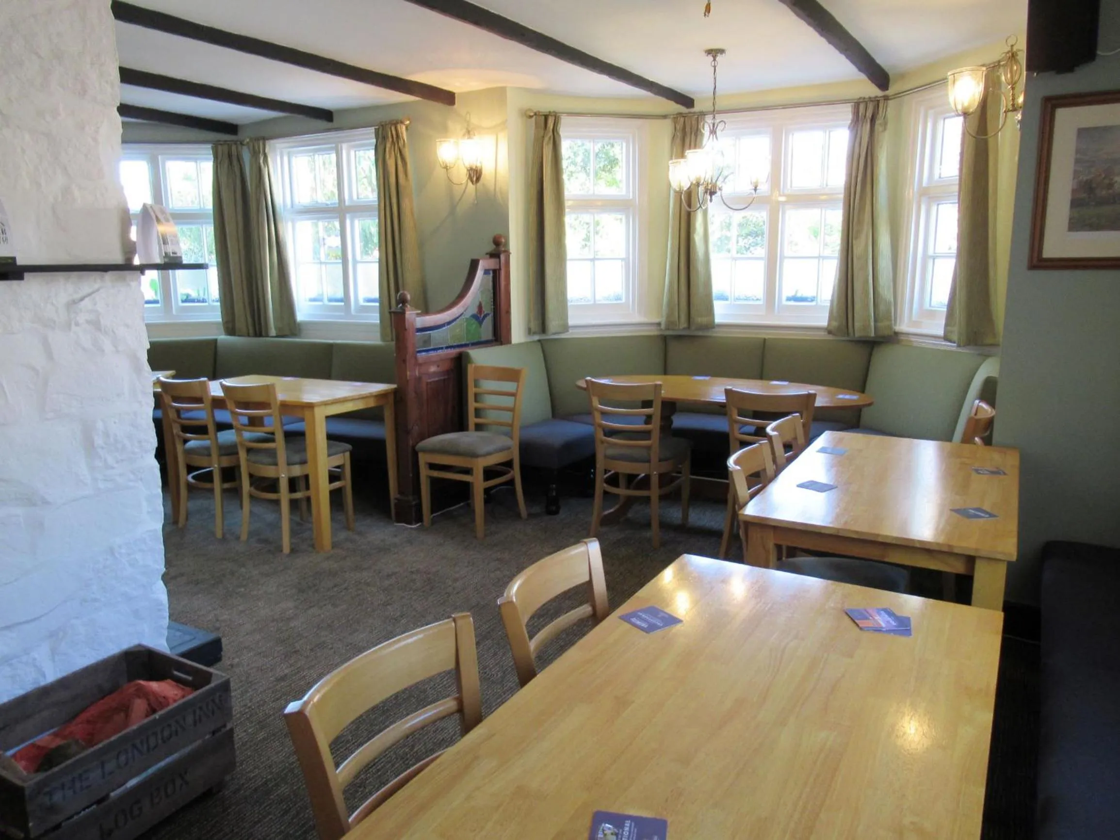 Lounge or bar in The London Inn